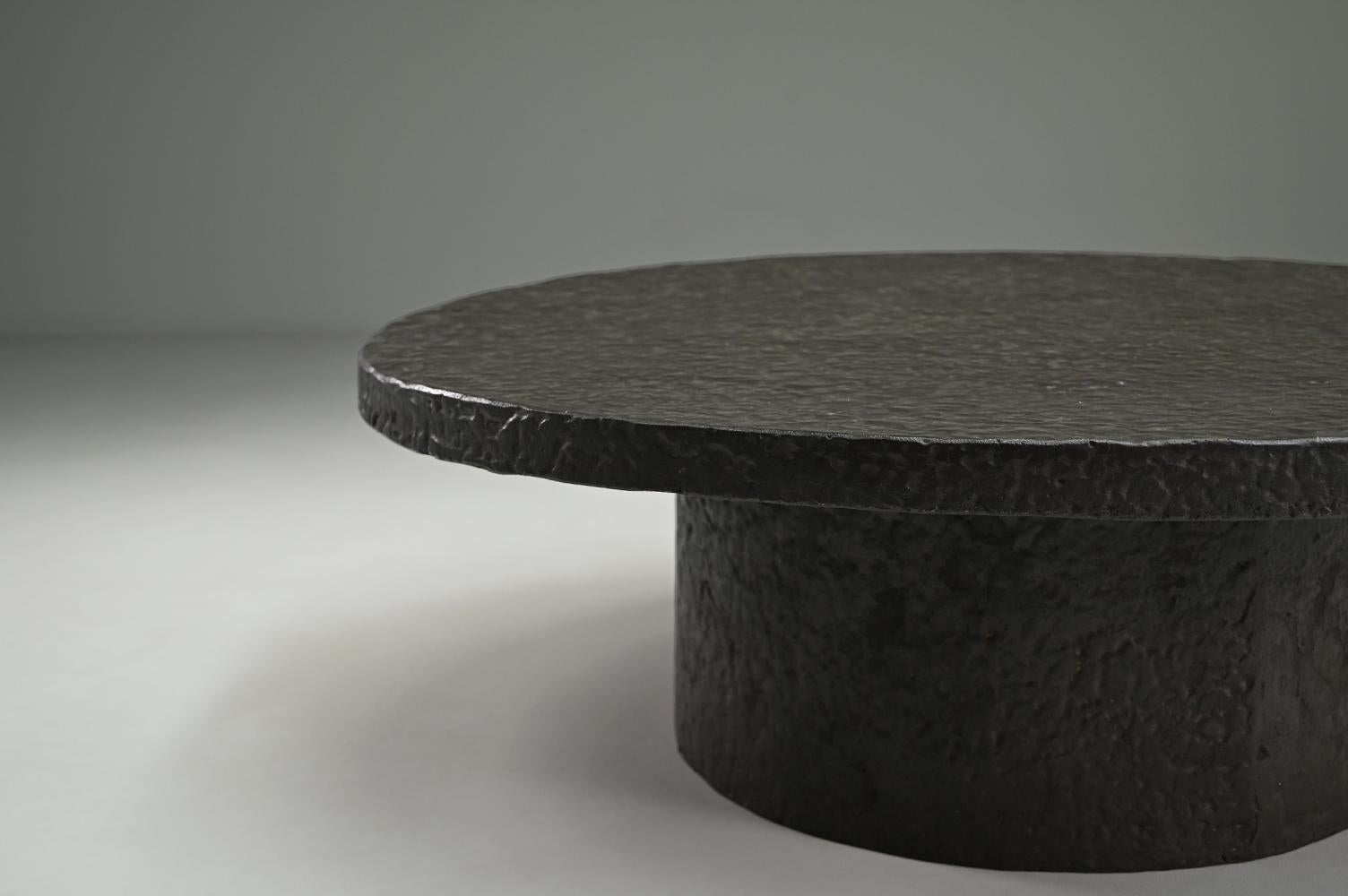 Mesa de centro Brutalista de resina y piedra, años 70 Holanda. en venta 2