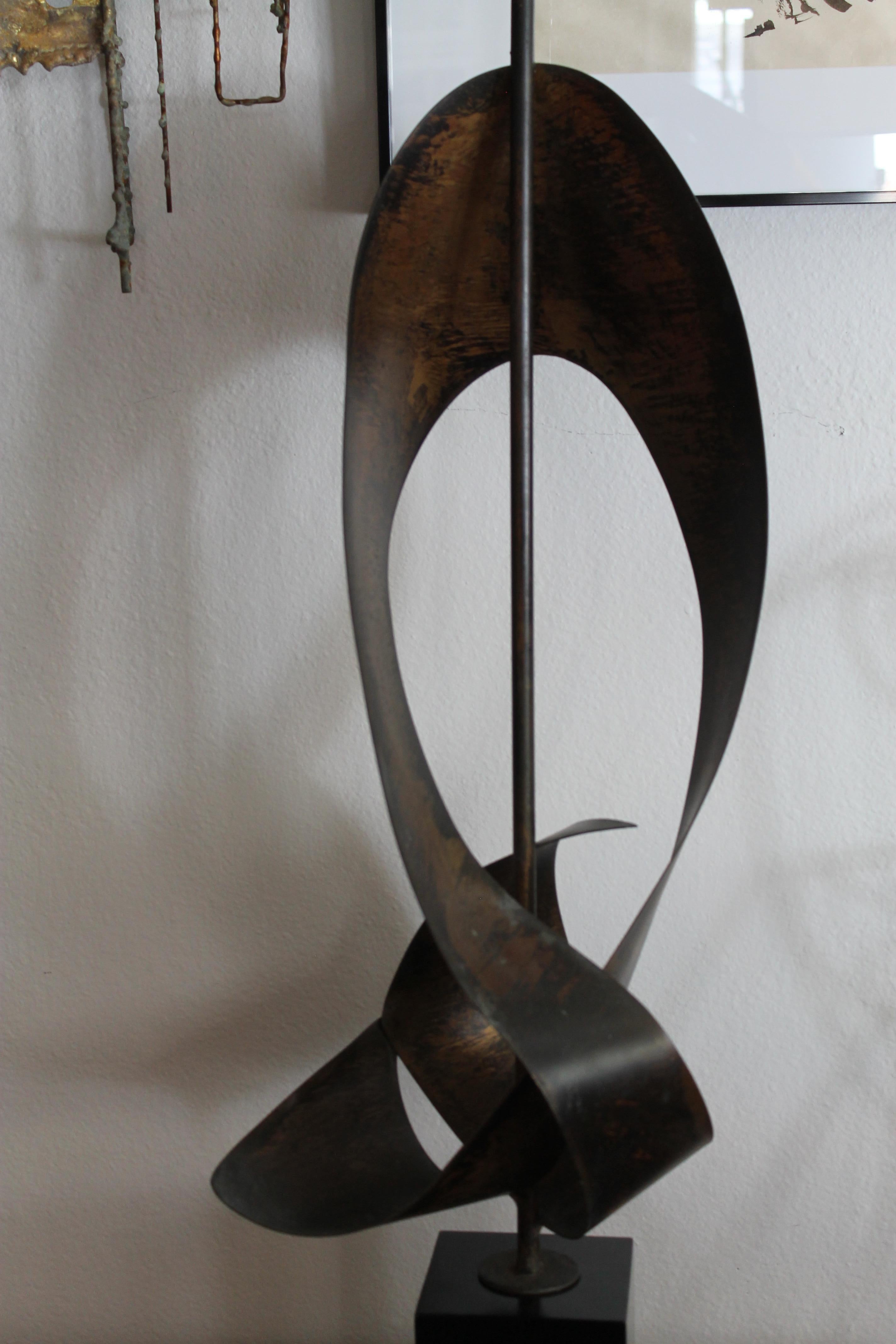Ribbon cut Brutalist lamp by Harold Weiss (founder) and Richard Barr who were the Laurel designers at the time for the Laurel Lamp Company. Abstracted ribbon shape on black enamel painted square base. Lamp has been professionally rewired for 3-way