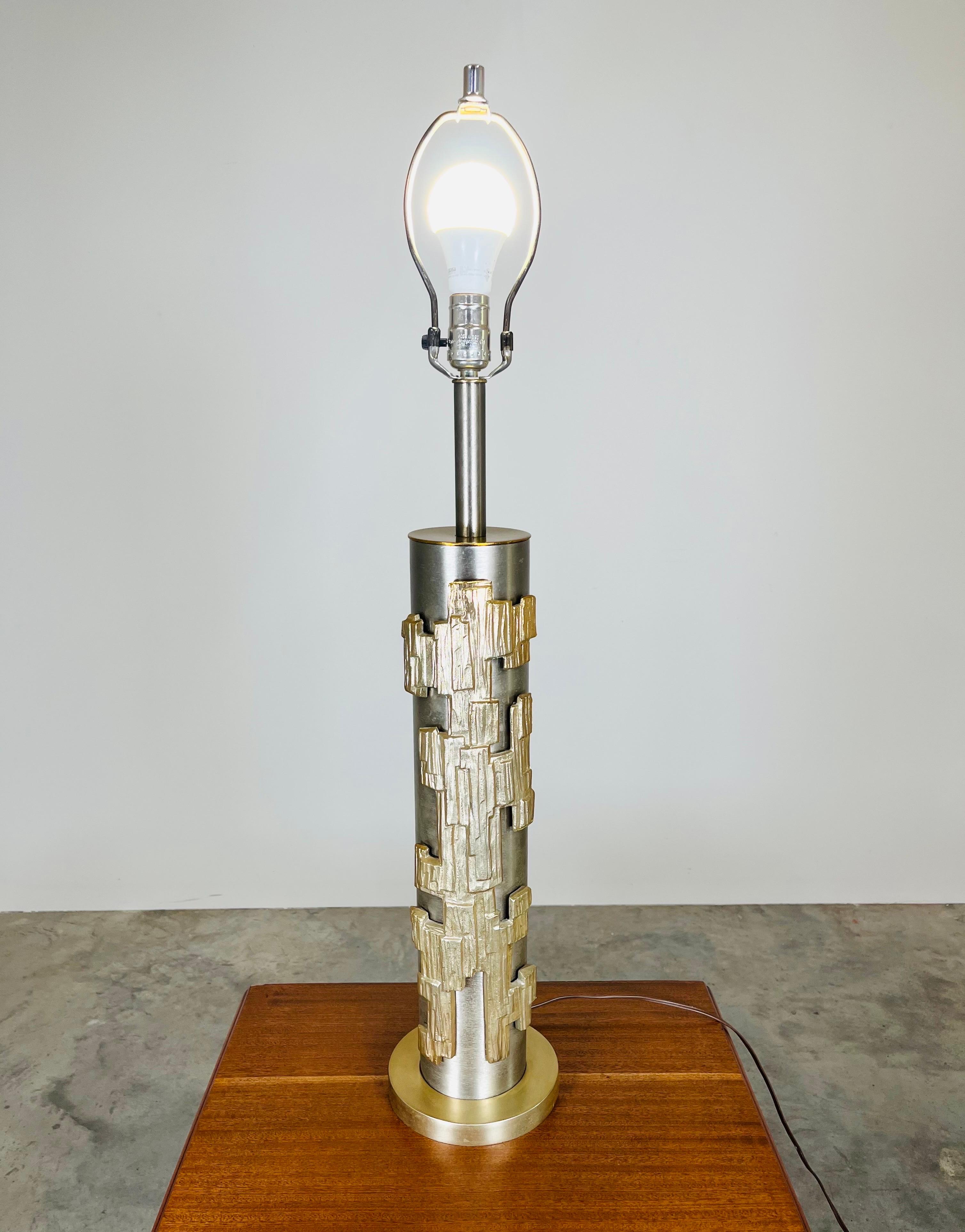 Brossé Lampe de bureau cubiste brutaliste de style Richard Barr par Laurel Lamp Co. Circa 1960 en vente