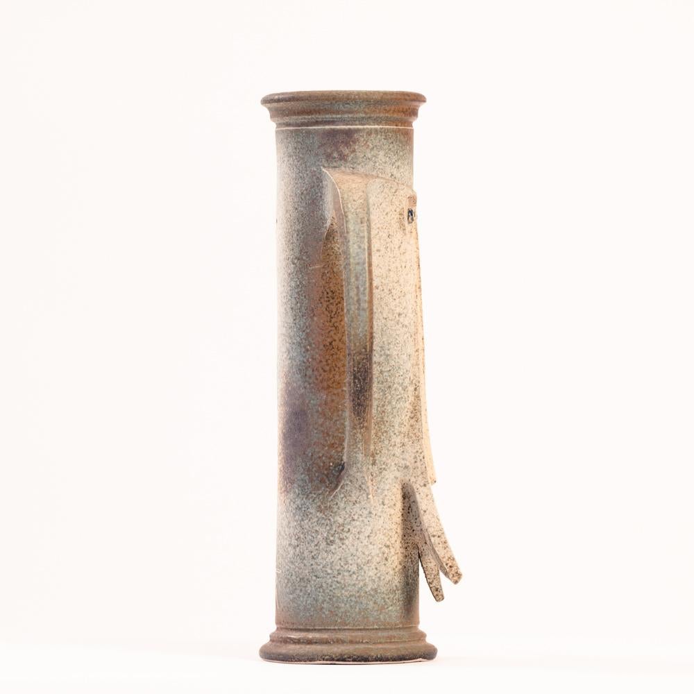 Faszinierende, einzigartige und äußerst seltene Vase des Keramikers Rob den Tonkelaar, Schüler von Jaap Ravelli.

Einzigartiges ausdrucksstarkes Objekt in sehr gutem Zustand mit einem winzigen Chip an der Unterseite.
Seitlich