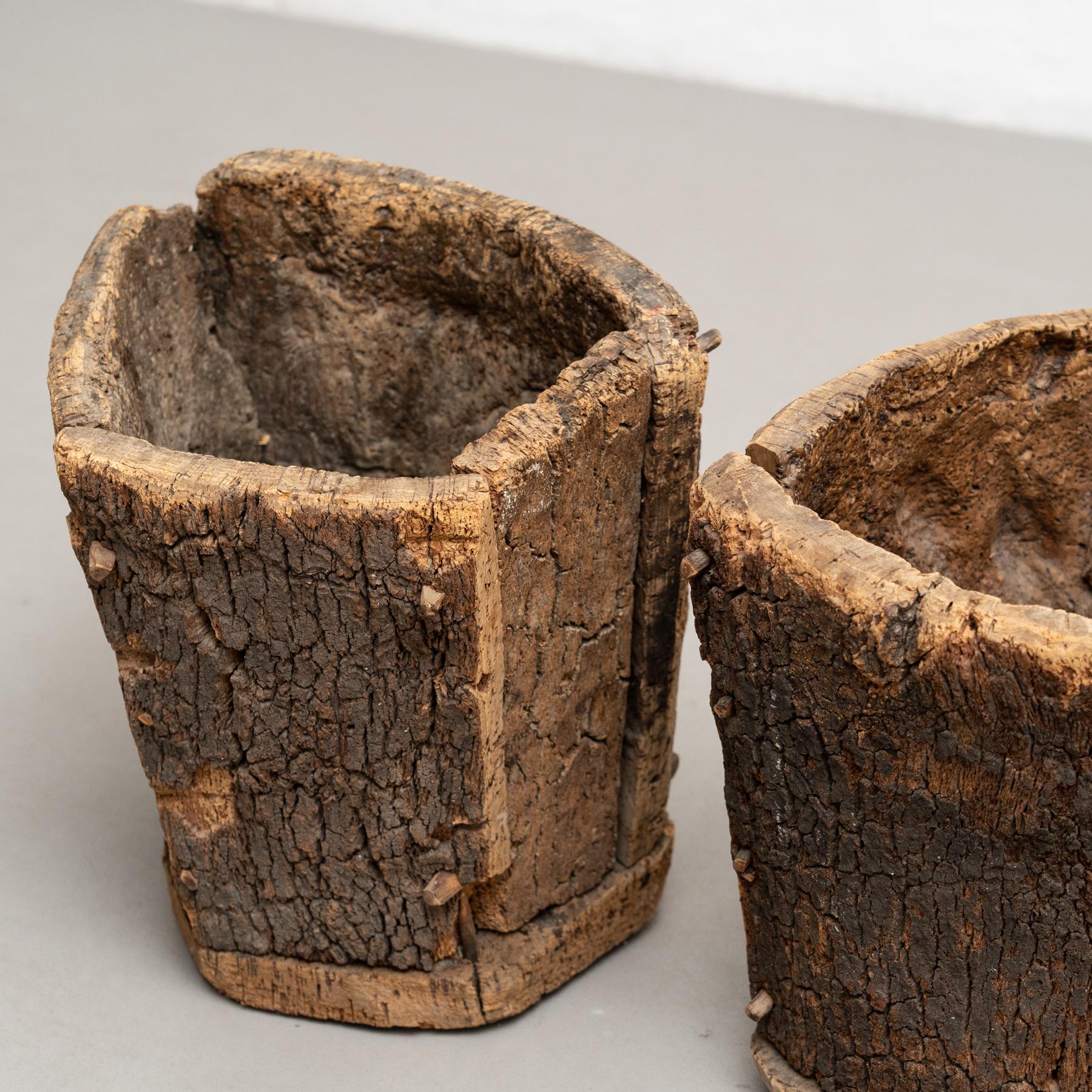 Romance Brutalista: Pareja de cubos de basura vintage de corcho de principios del siglo XX Francés