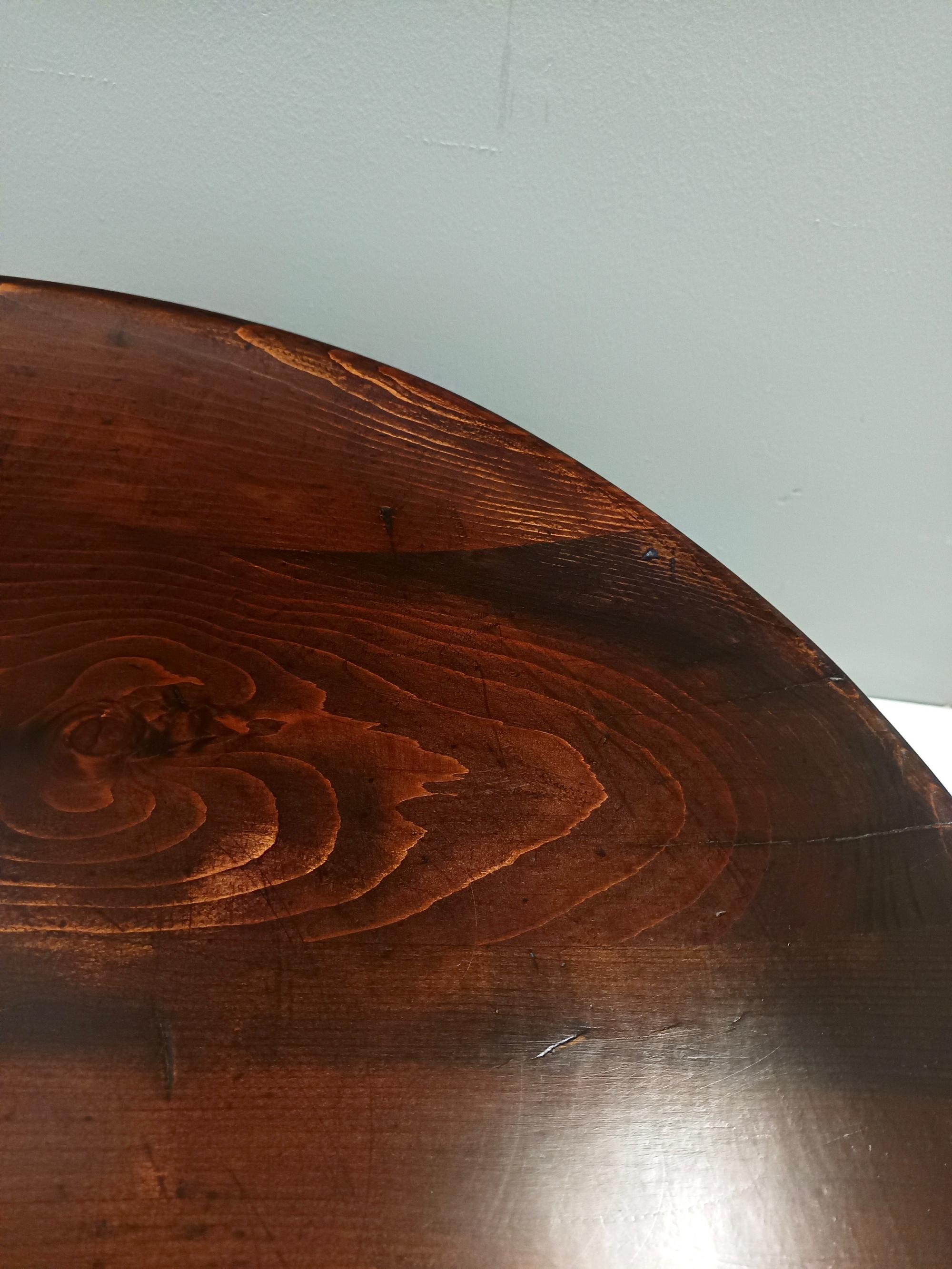 Runder brutalistischer Couchtisch aus Buche im Stil von Oscar Niemeyer, Italien im Angebot 2
