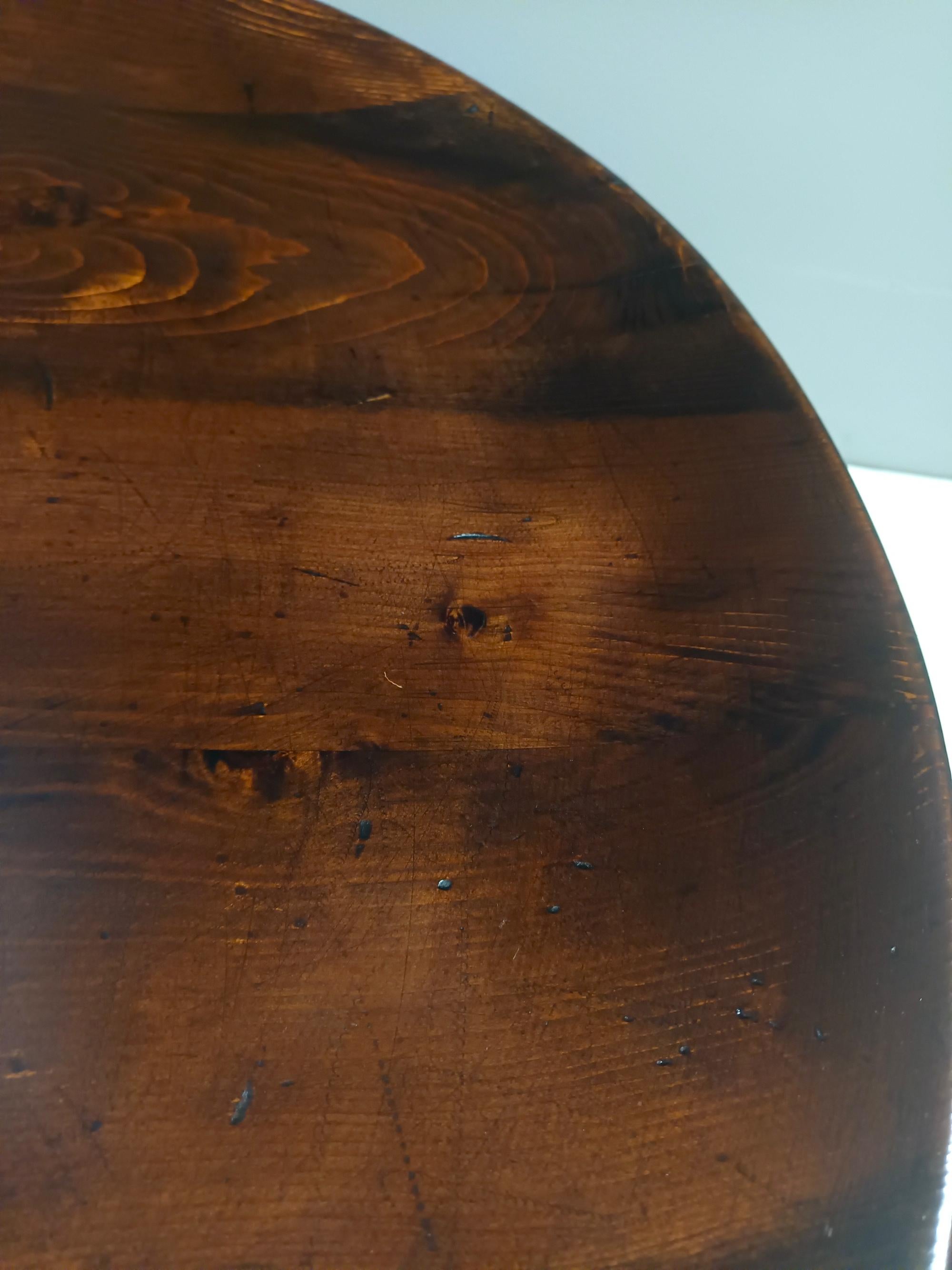 Runder brutalistischer Couchtisch aus Buche im Stil von Oscar Niemeyer, Italien im Angebot 3