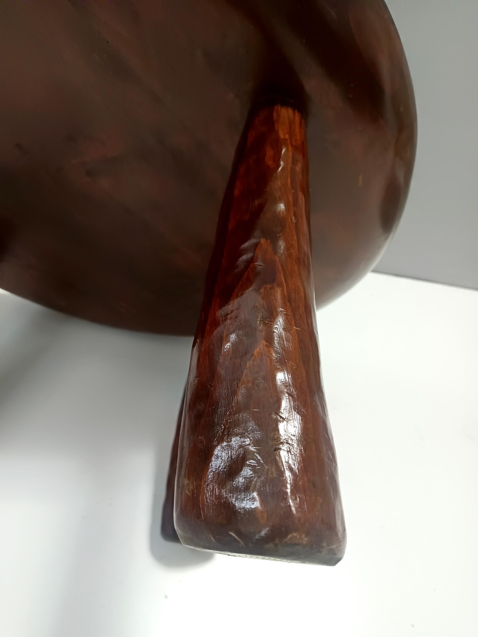 Runder brutalistischer Couchtisch aus Buche im Stil von Oscar Niemeyer, Italien (Poliert) im Angebot