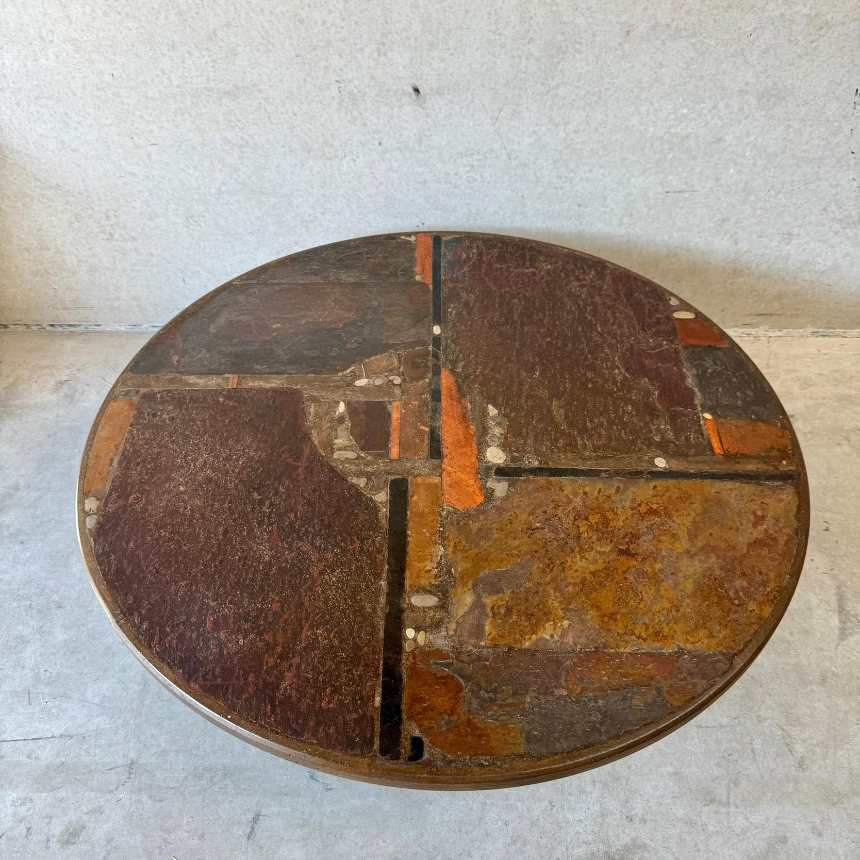 Tavolino rotondo brutalista in pietra di ardesia marrone dello scultore Paul Kingma 1978 in vendita 8