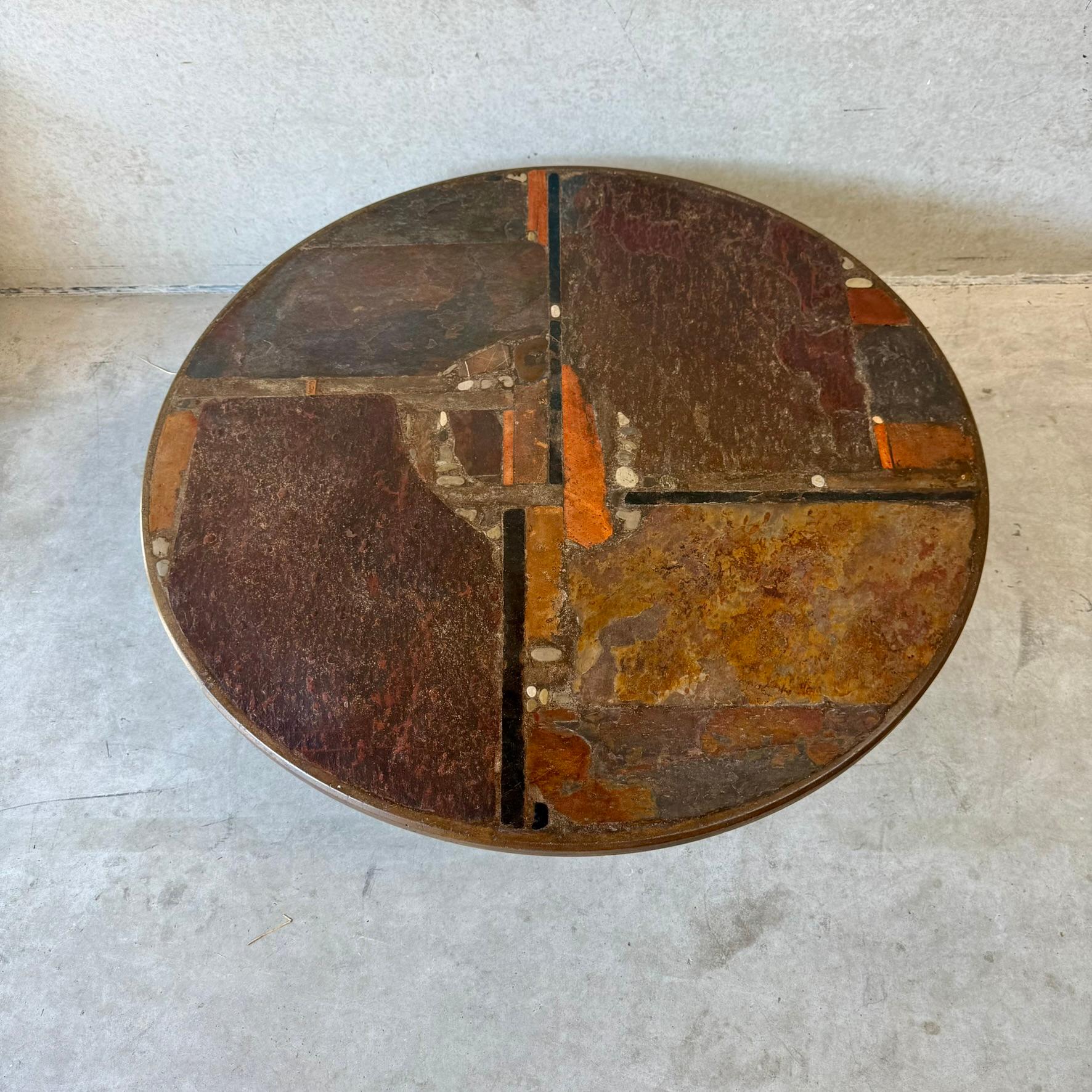 Tavolino rotondo brutalista in pietra di ardesia marrone dello scultore Paul Kingma 1978 in vendita 12