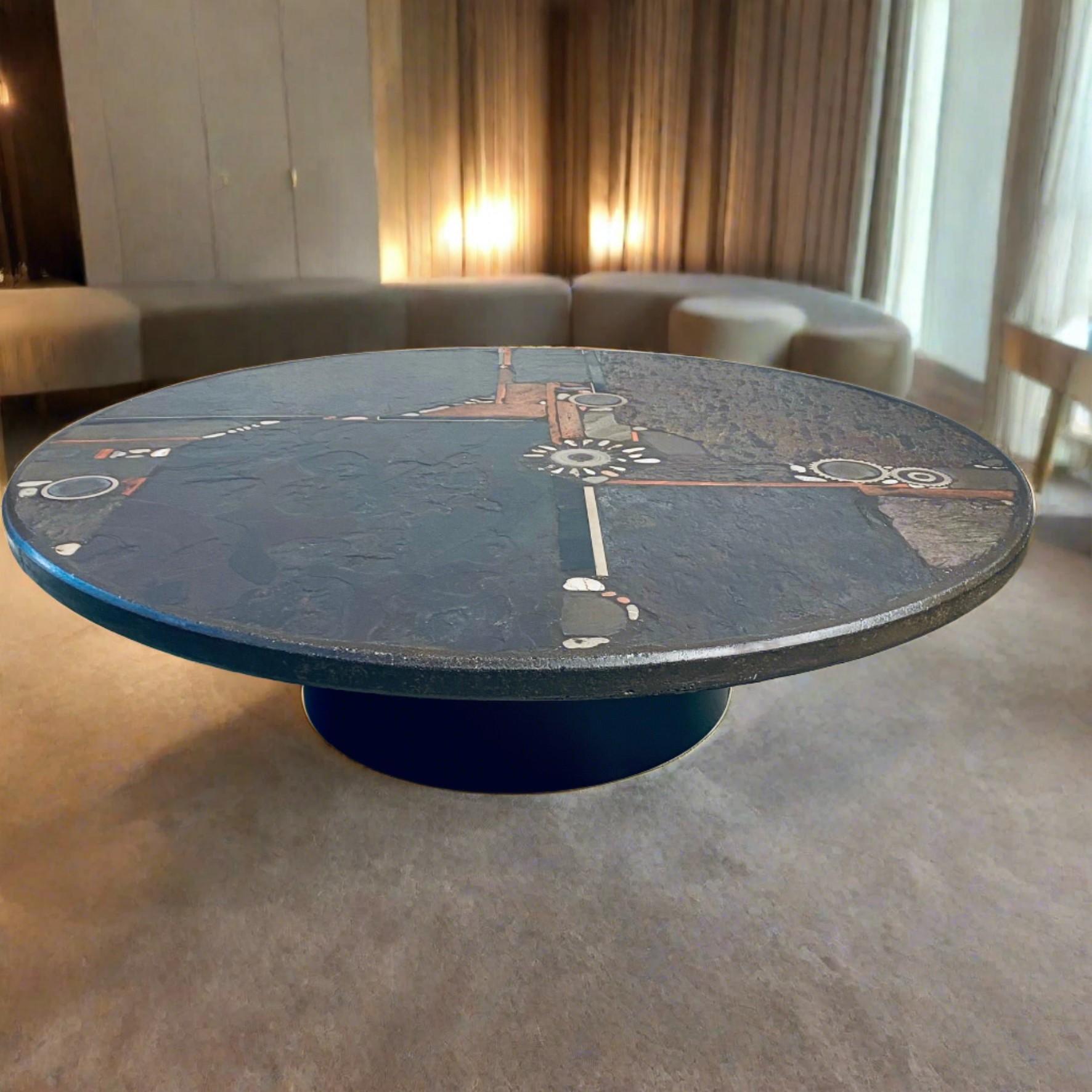 Brutalist coffee table designed and made by Paul Kingma, The Netherlands 1985.

Introducing the Brutalist Round Coffee Table by renowned sculptor Paul Kingma, crafted in the Netherlands in 1984. This iconic piece is a testament to Kingma's unique