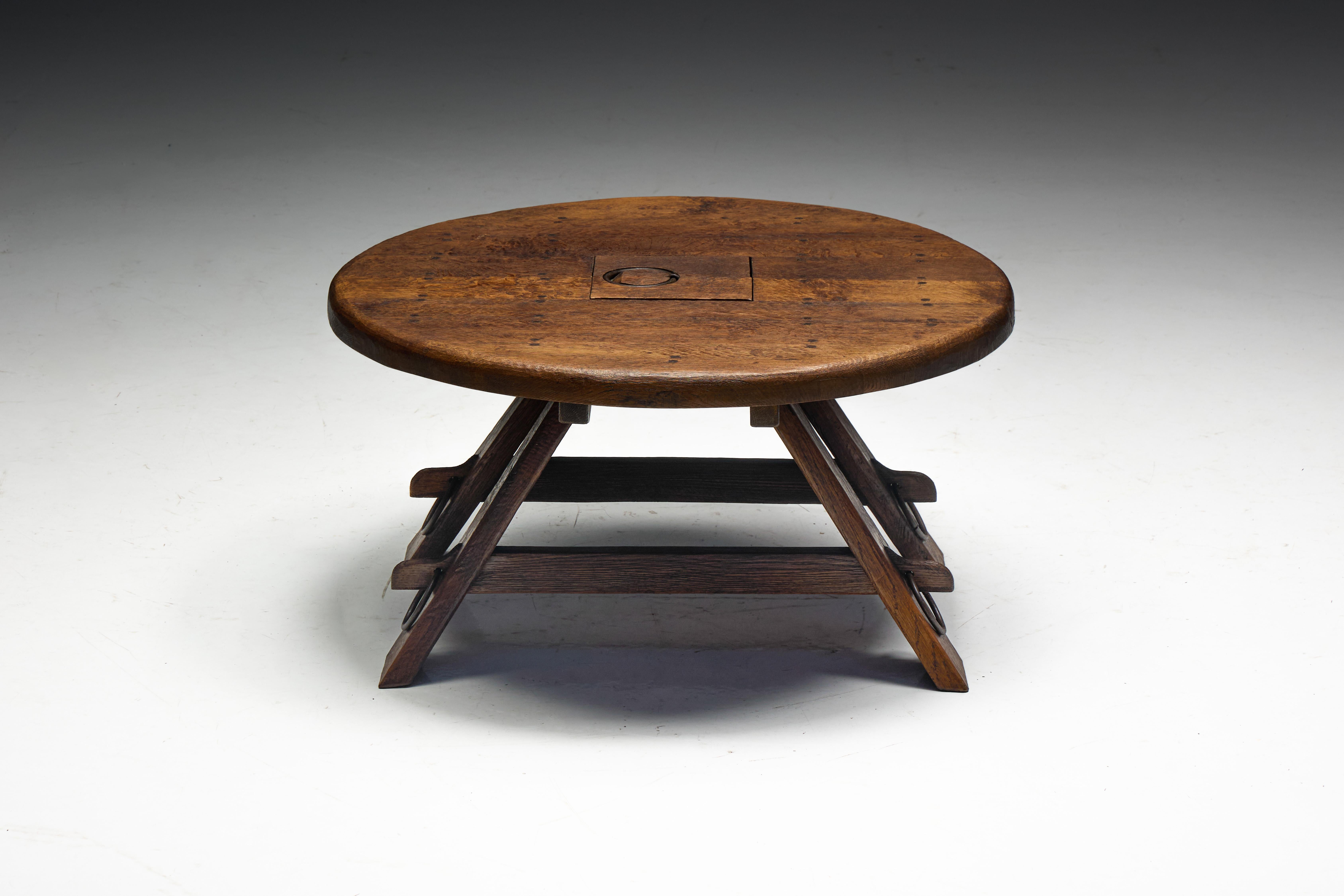 Mesa de centro redonda brutalista, Francia, años 1960 en venta 4