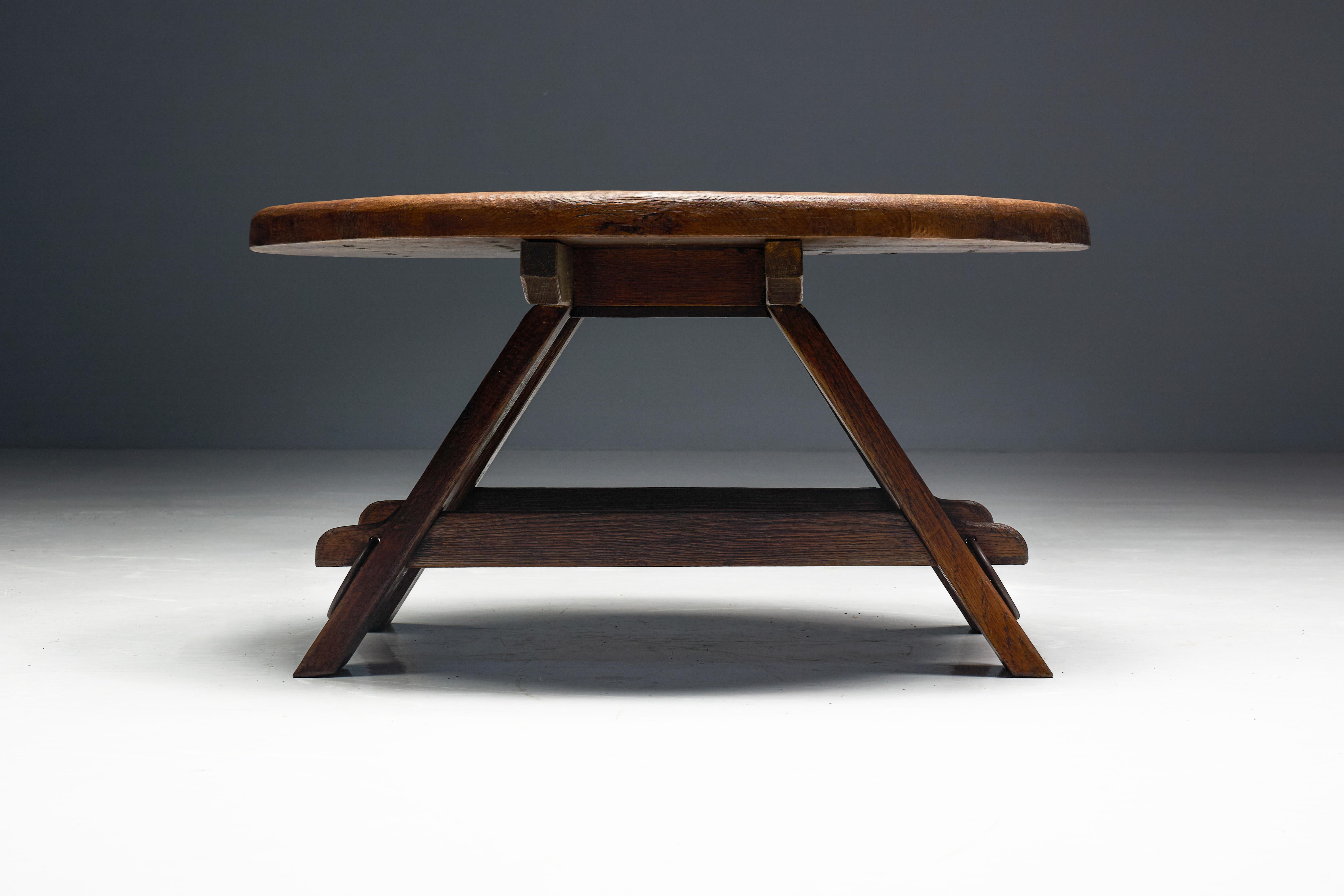 Mesa de centro redonda brutalista, Francia, años 1960 en venta 5