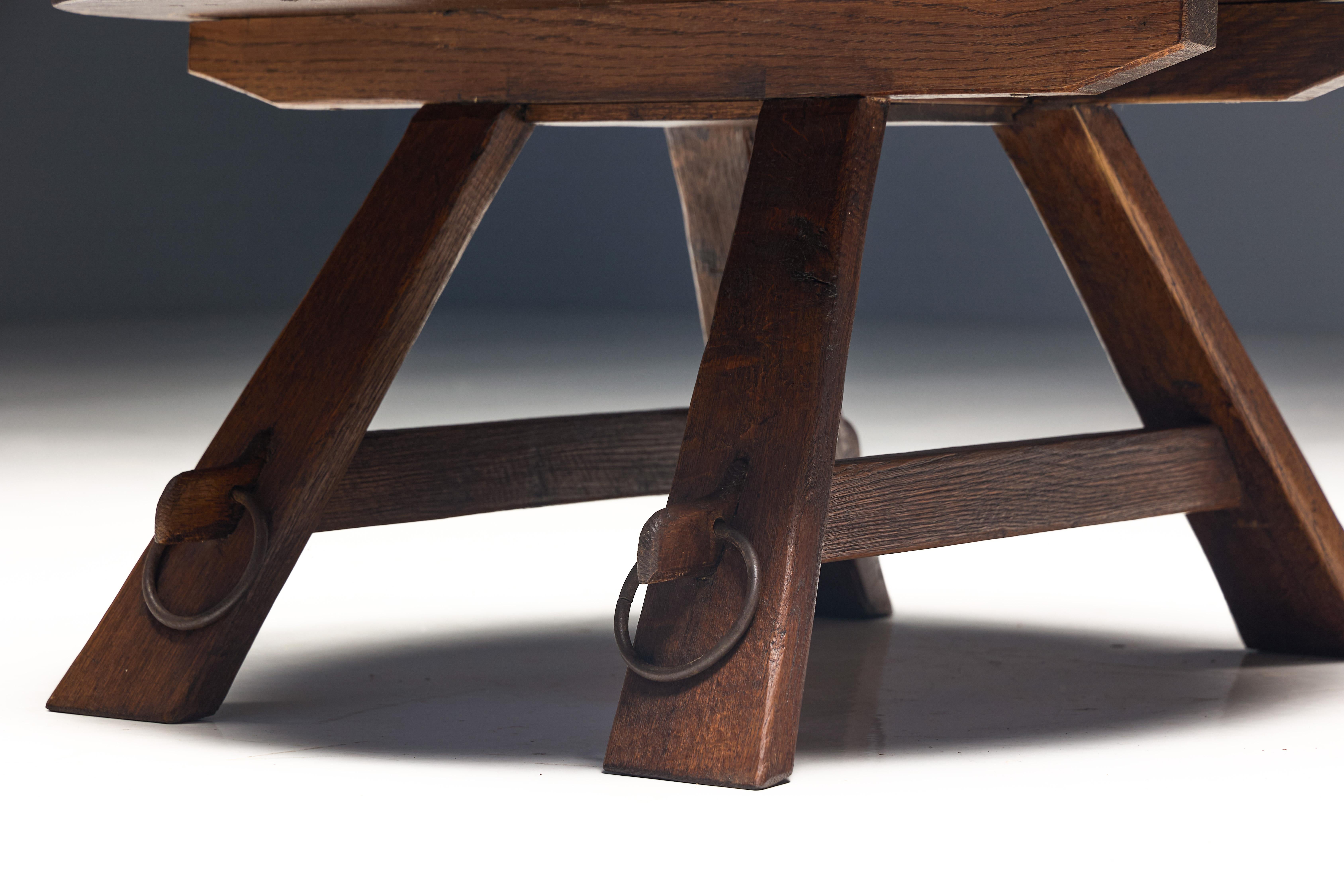 Mesa de centro redonda brutalista, Francia, años 1960 mediados del siglo XX en venta