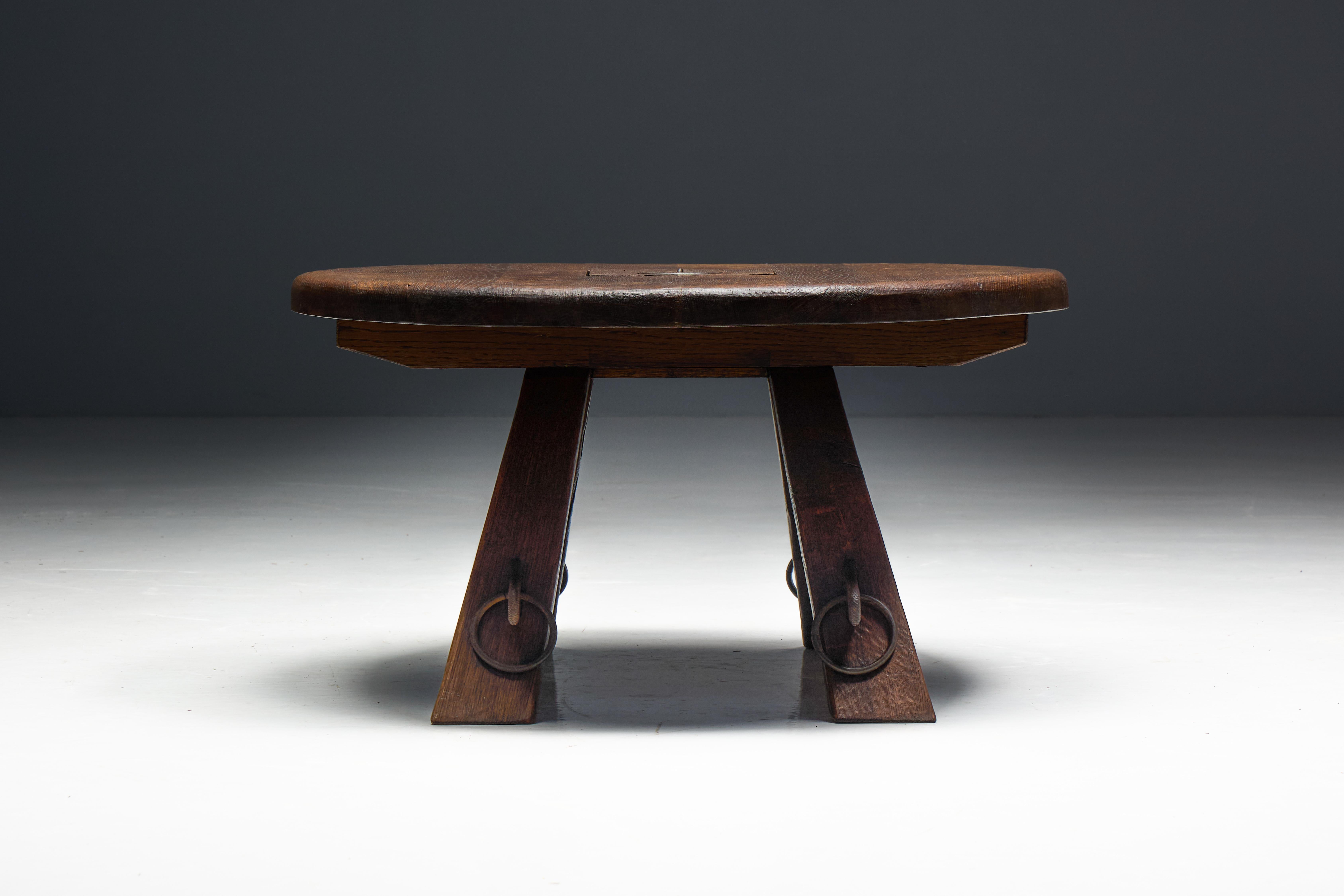 Mesa de centro redonda brutalista, Francia, años 1960 en venta 1