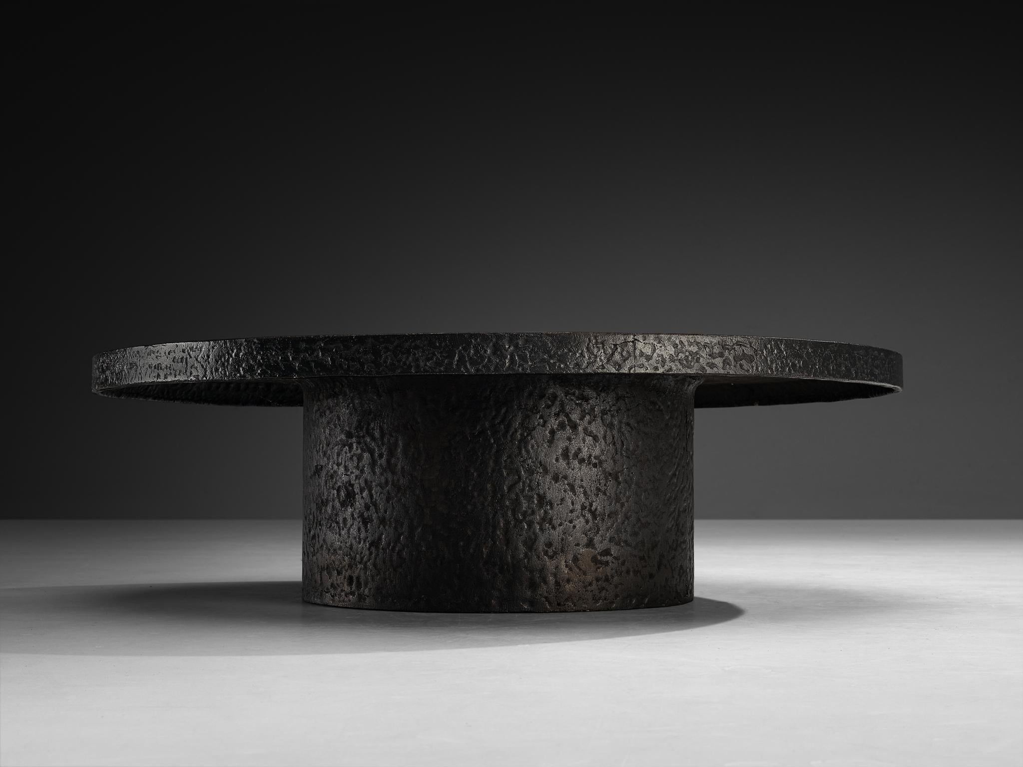 Late 20th Century Brutalist Round Coffee Table in Black Stone Look Resin For Sale