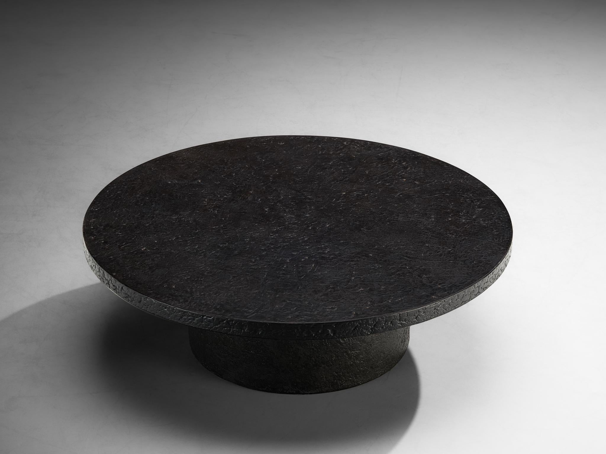 Late 20th Century Brutalist Round Coffee Table in Black Stone Look Resin For Sale