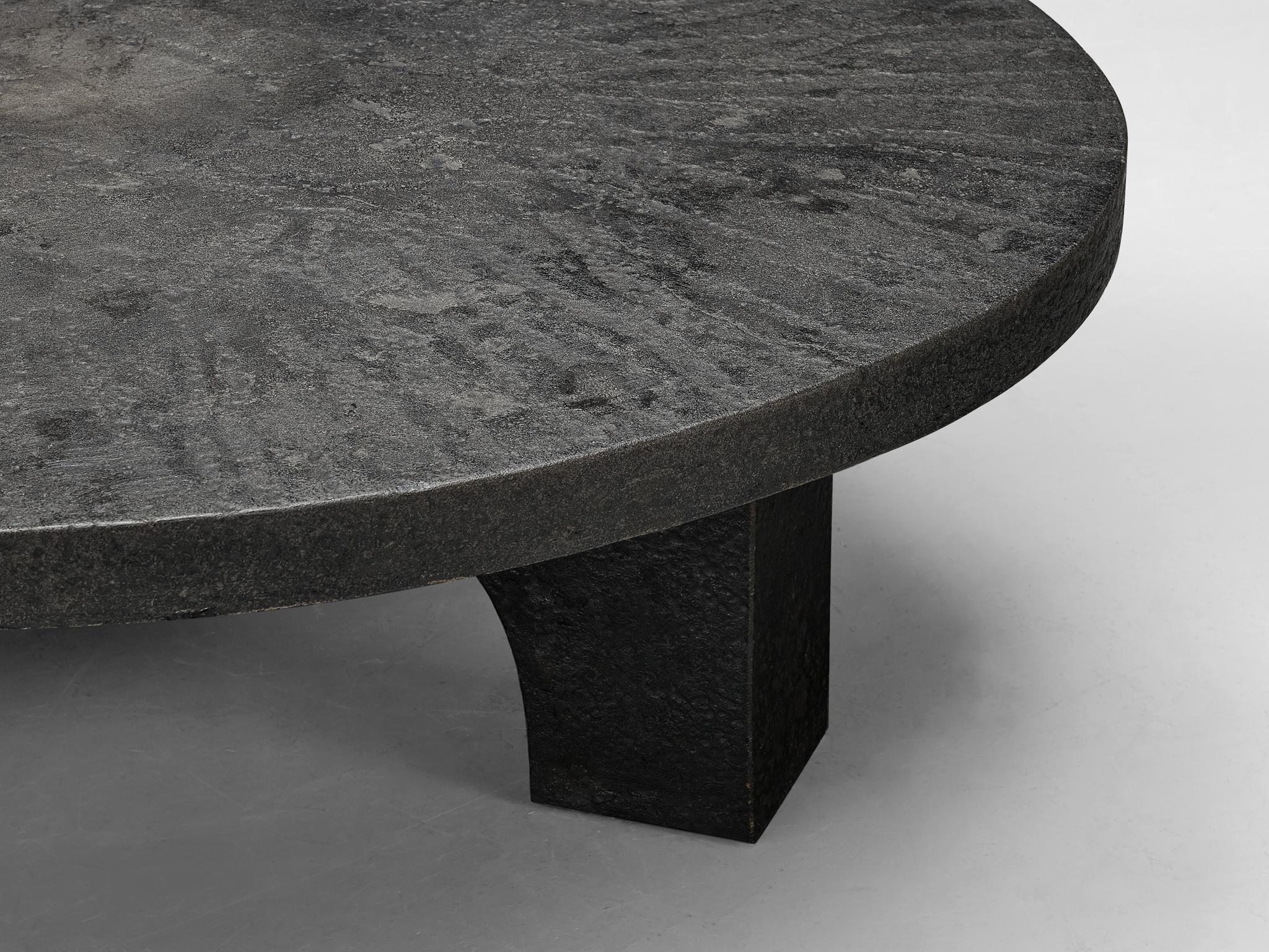Resin Brutalist Round Coffee Table in Dark Grey Stone Look
