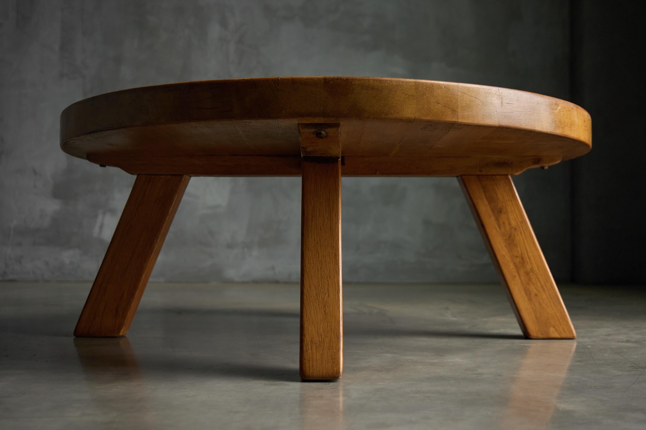 Brutalist Round Coffee Table in Solid Wood, France, 1960s For Sale 2