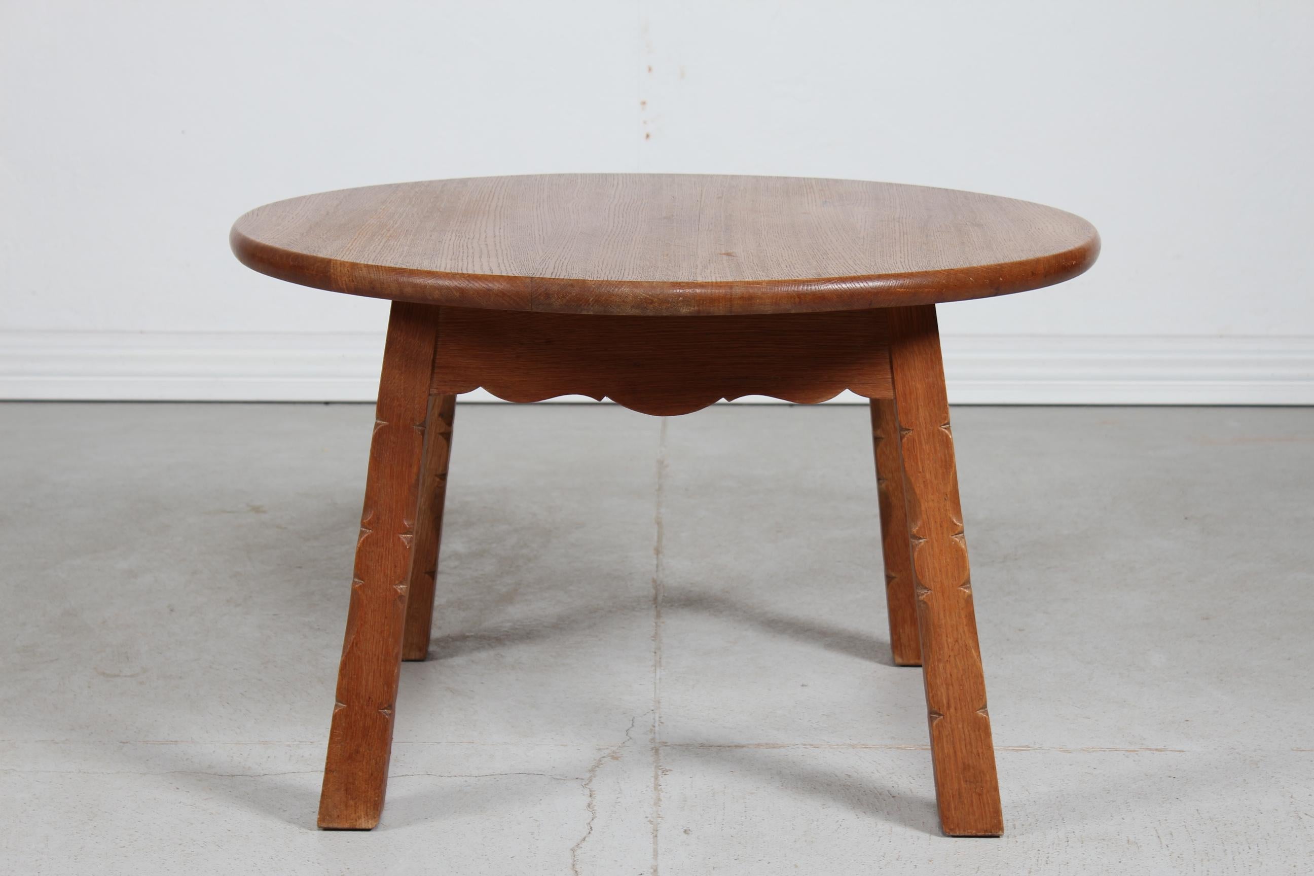 Mid-Century Modern Brutalist Round Coffee Table of Solid Oak in Axel Einar Hjorth Style 1950s For Sale
