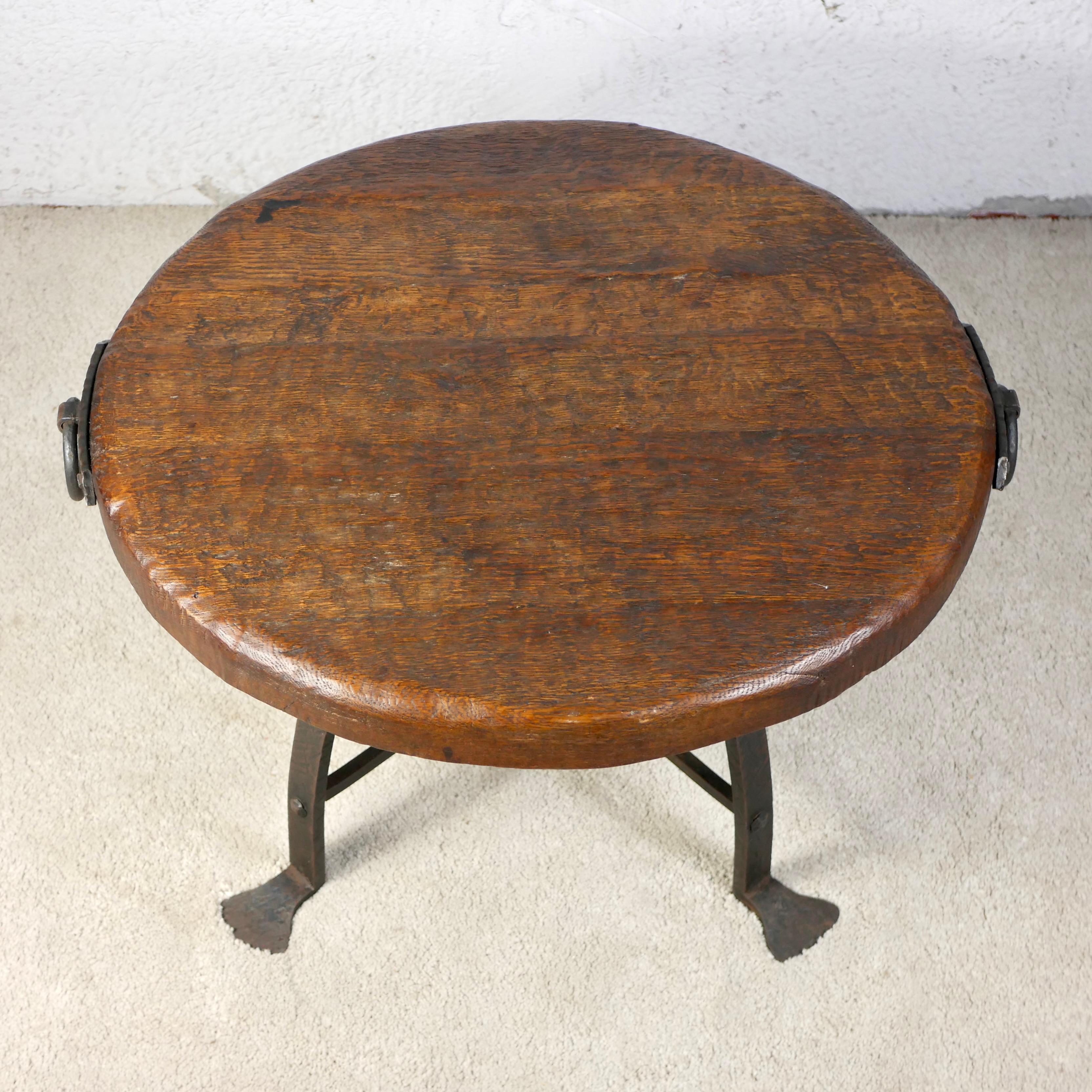 Brutalist round coffee table, wrought iron and solid oak, Belgium, 1950s In Good Condition For Sale In Lyon, FR