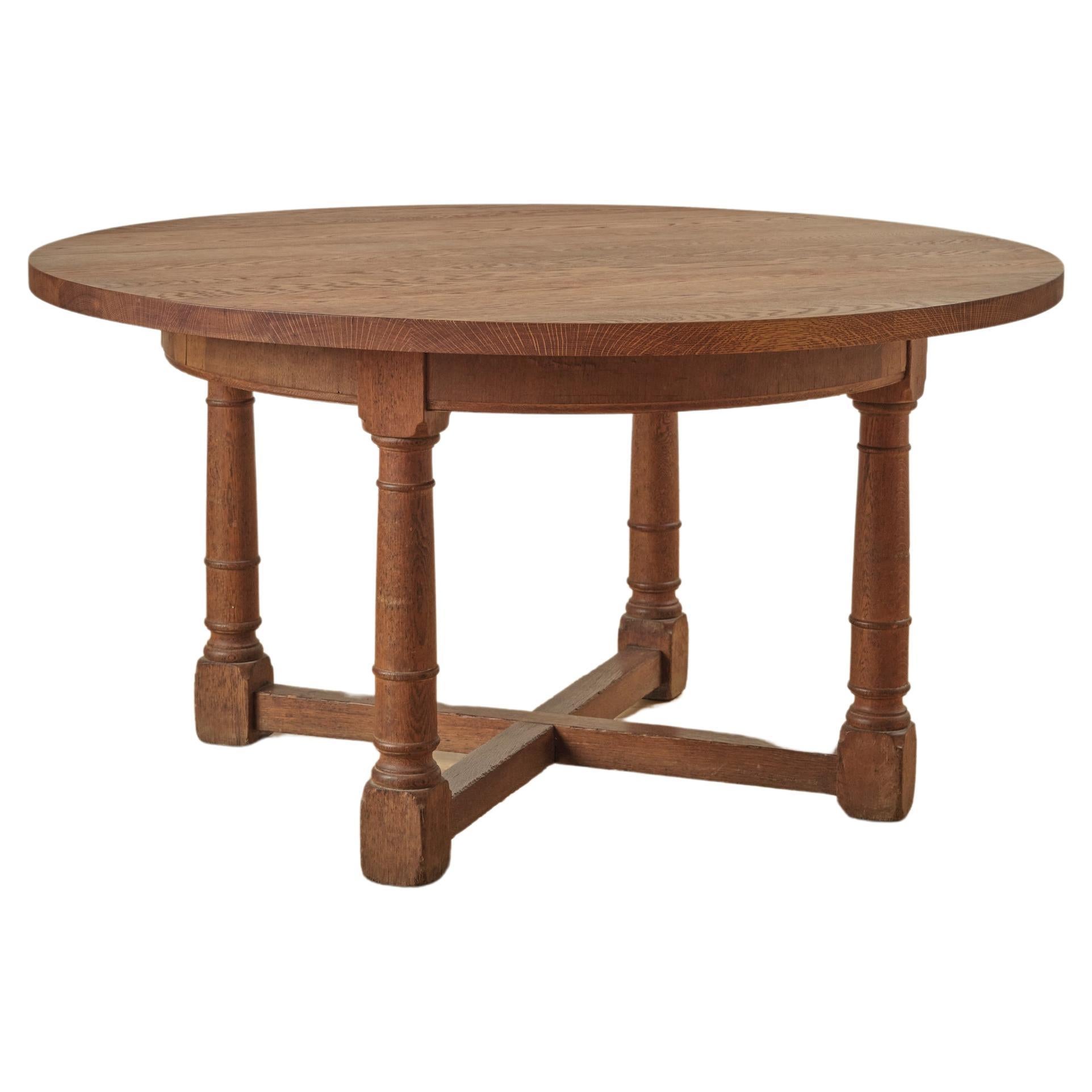 Table de salle à manger circulaire du début des années 1900 en vente