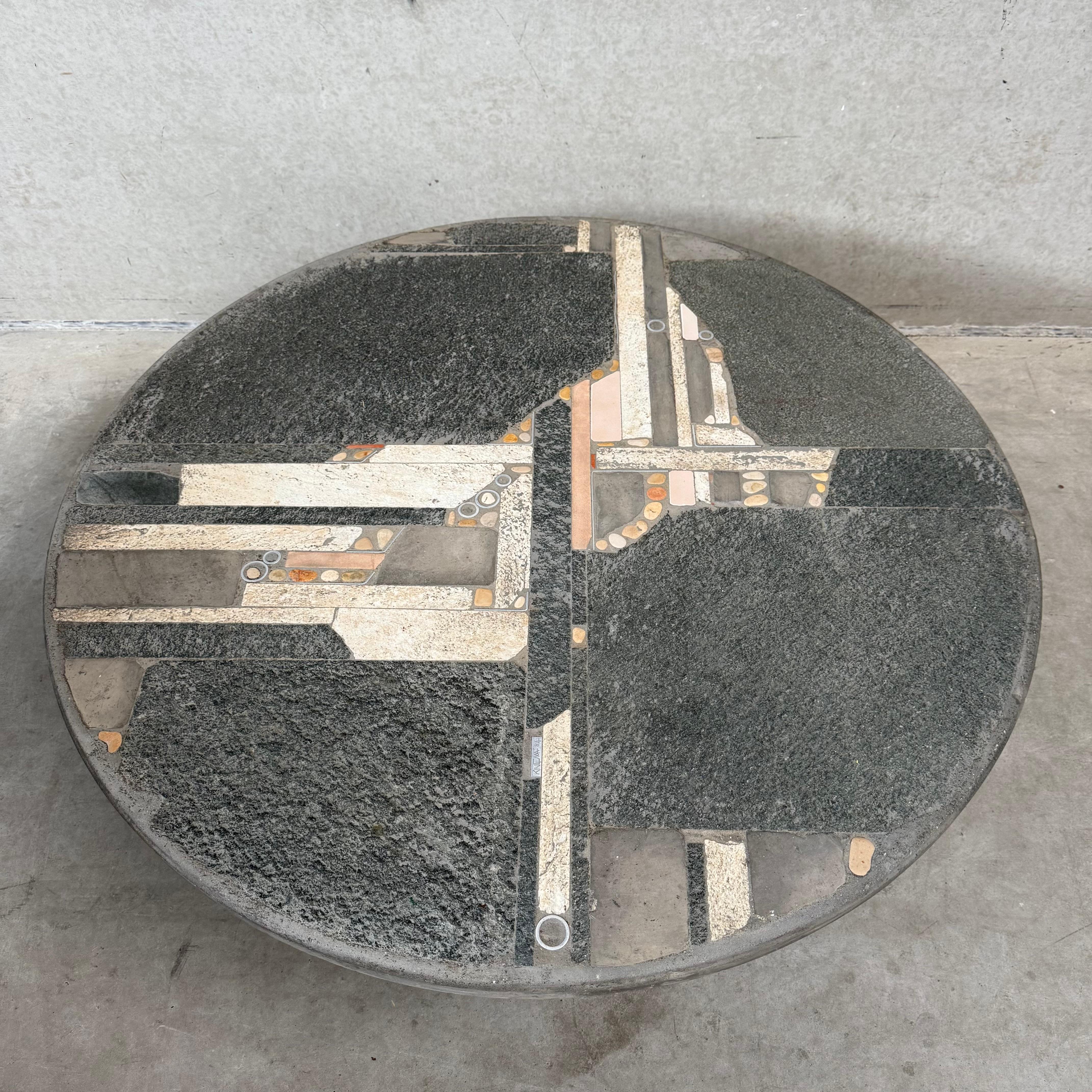 Brutalist Round Grey Slate Stone Coffee Table by Sculptor Paul Kingma en vente 3