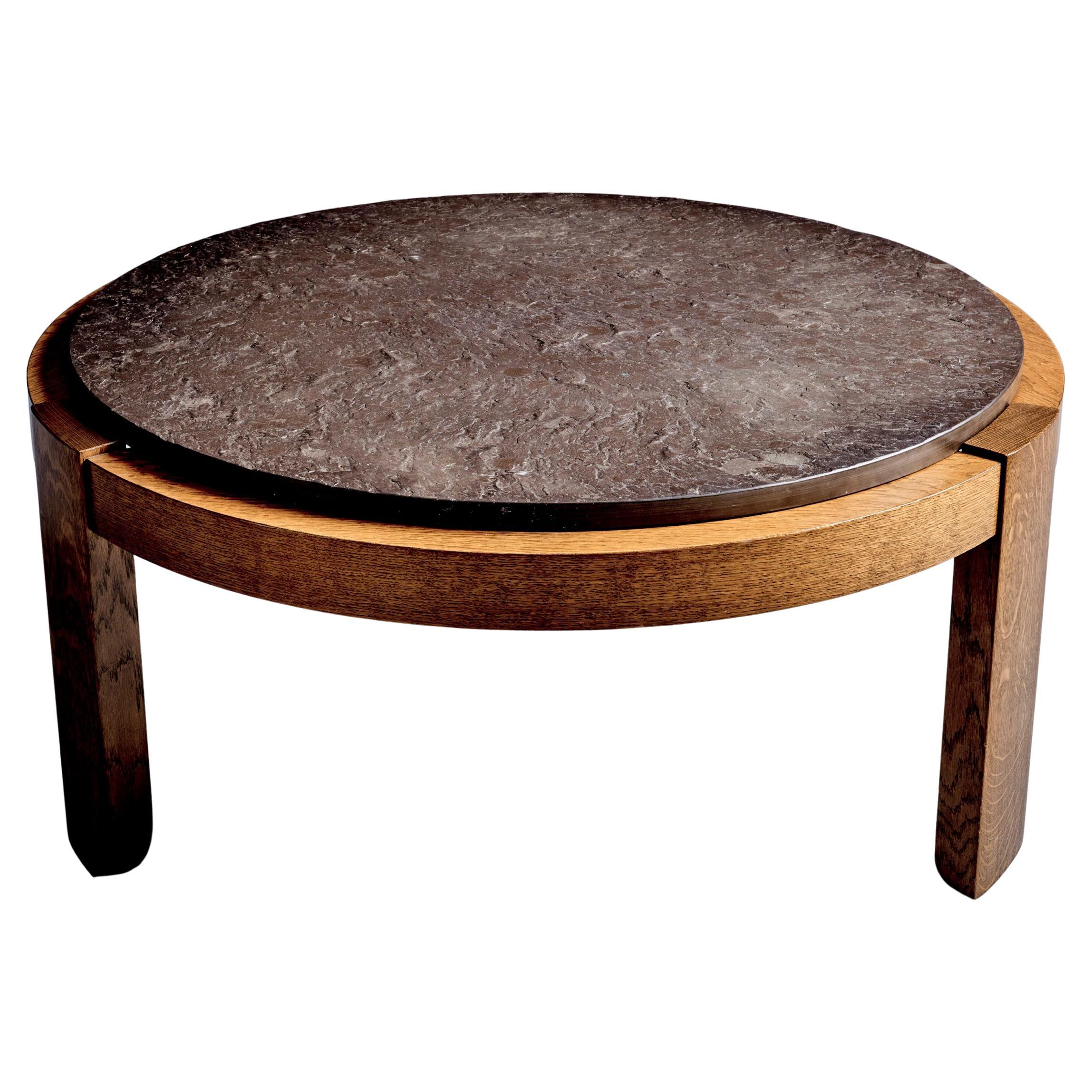 Table ronde brutaliste avec plateau en pierre fossile sombre Allemagne 1970 en vente