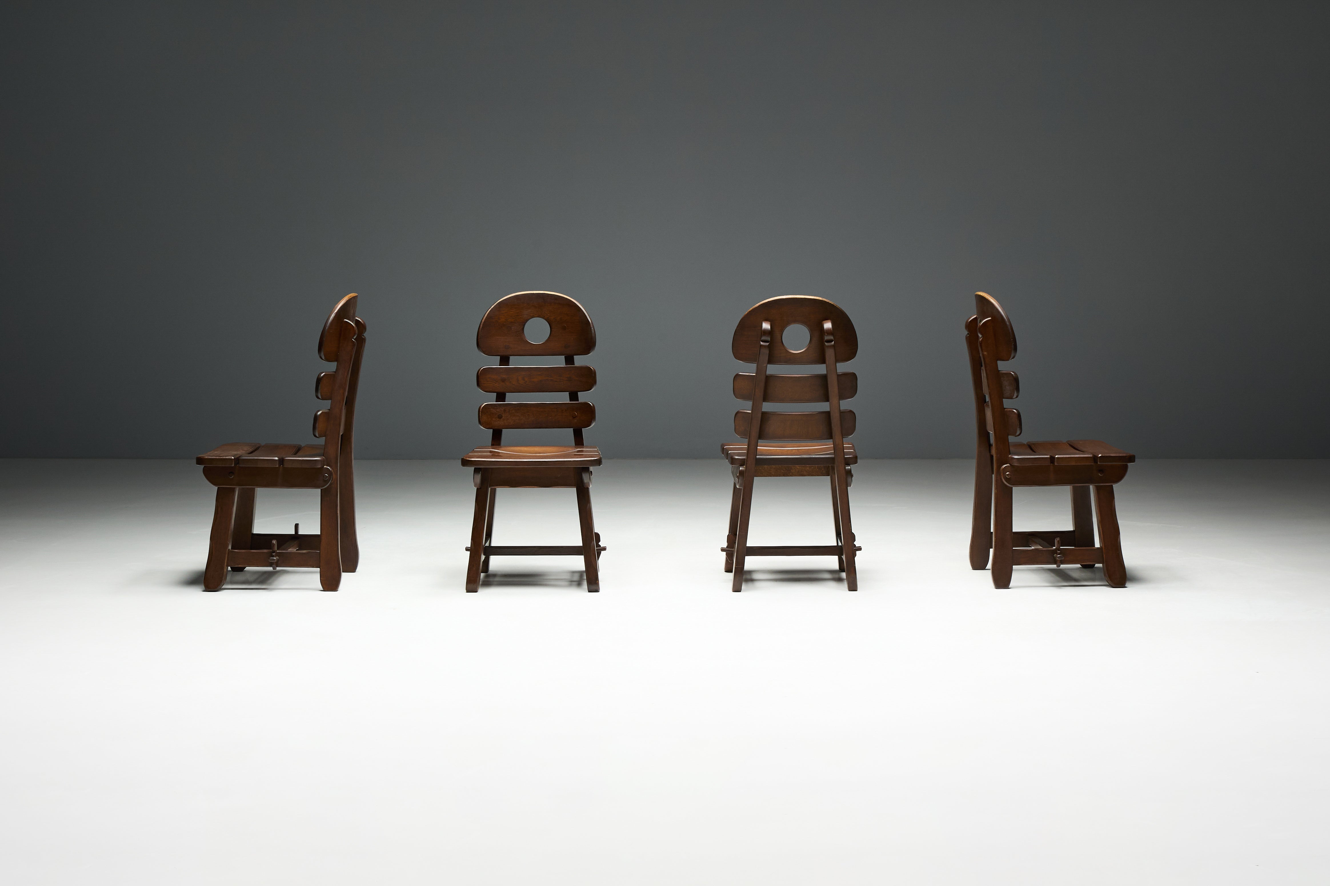 Spagnolo Sedie da pranzo rustiche brutaliste alpine in Oak macchiato, Spagna, anni '70 in vendita
