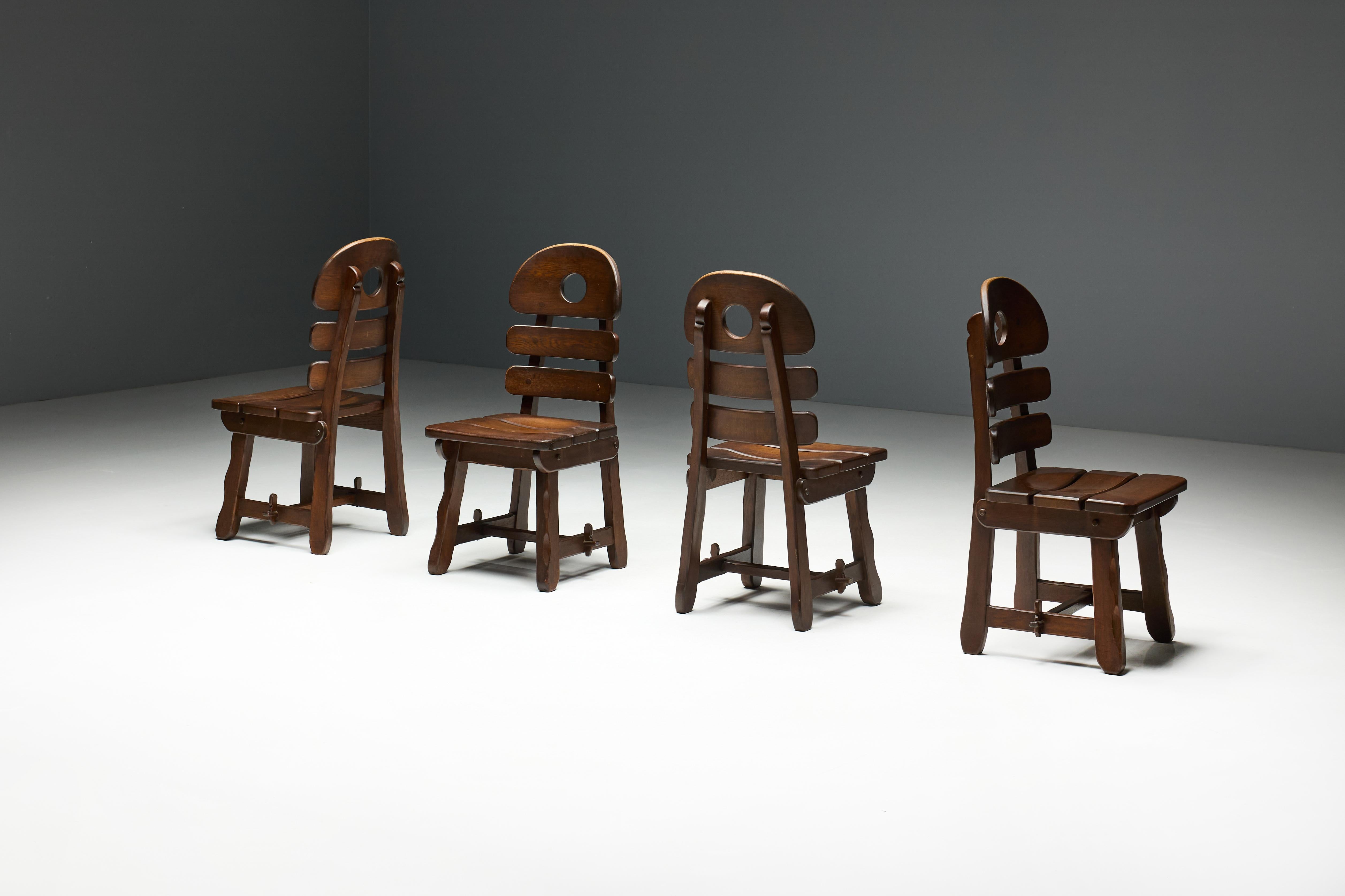 Sedie da pranzo rustiche brutaliste alpine in Oak macchiato, Spagna, anni '70 In condizioni ottime in vendita a Antwerp, BE