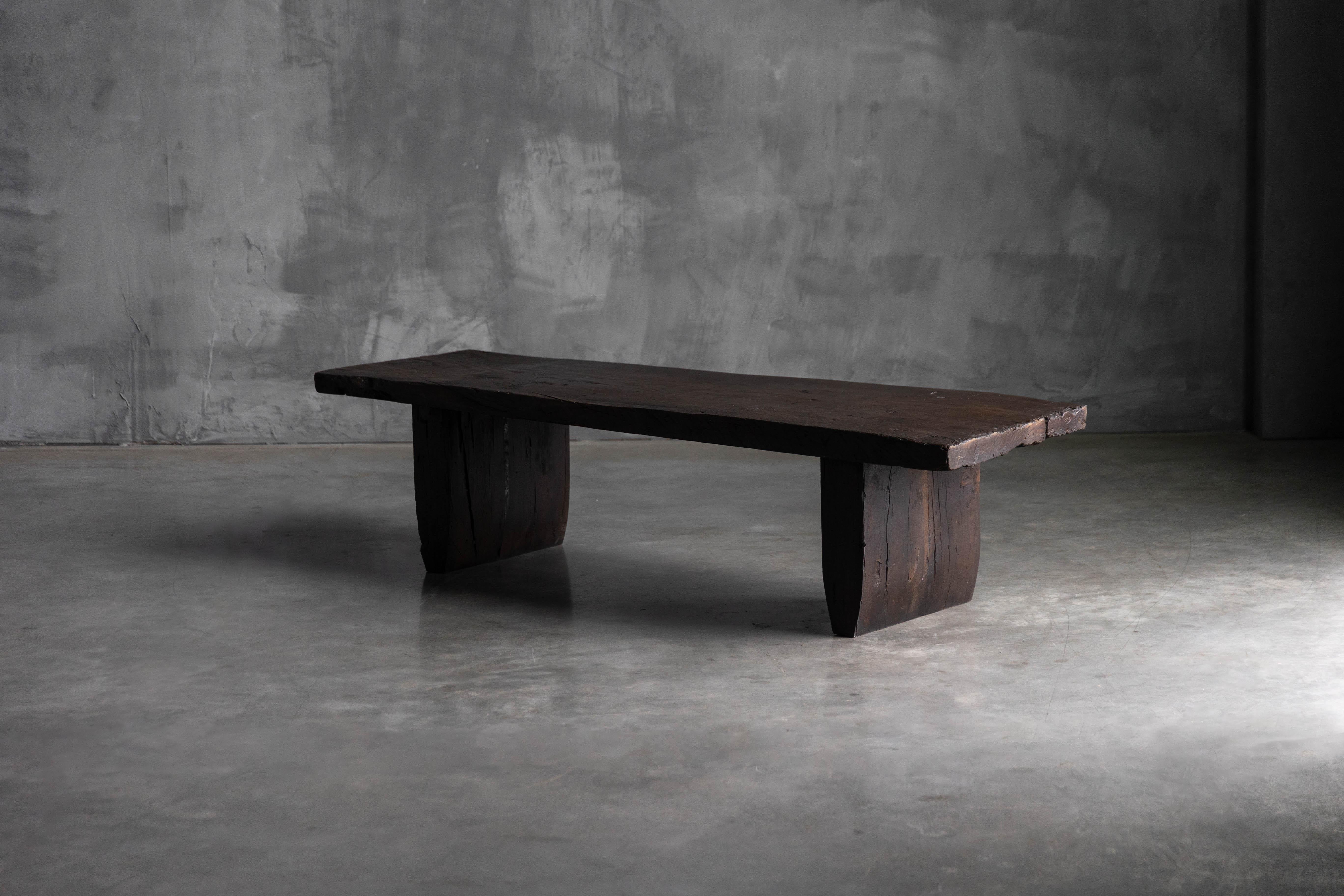 Brutalist Rustic Coffee Table - Late 18th Century In Good Condition For Sale In Antwerp, BE
