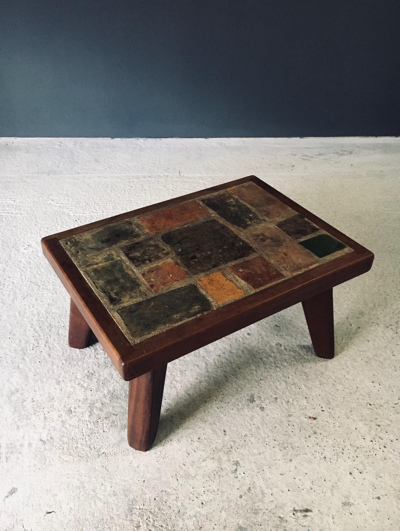 Brutalist Rustic Design Slate Tile & Oak Coffee Table, Belgium 1960's In Good Condition For Sale In Oud-Turnhout, VAN