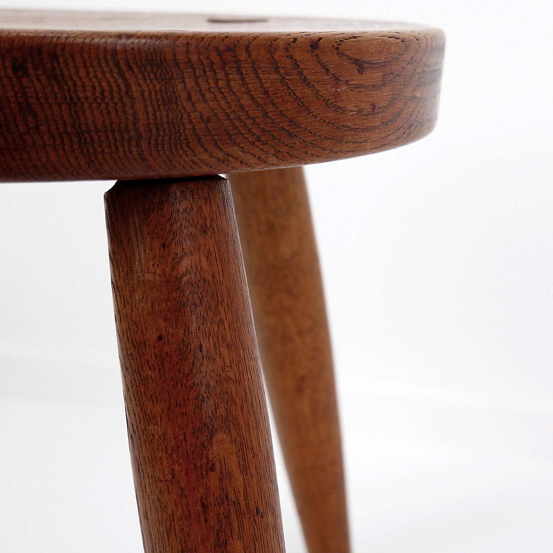 Sgabello treppiede rustico brutalista in Oak - Anni '60 In condizioni buone in vendita a Linkebeek, BE