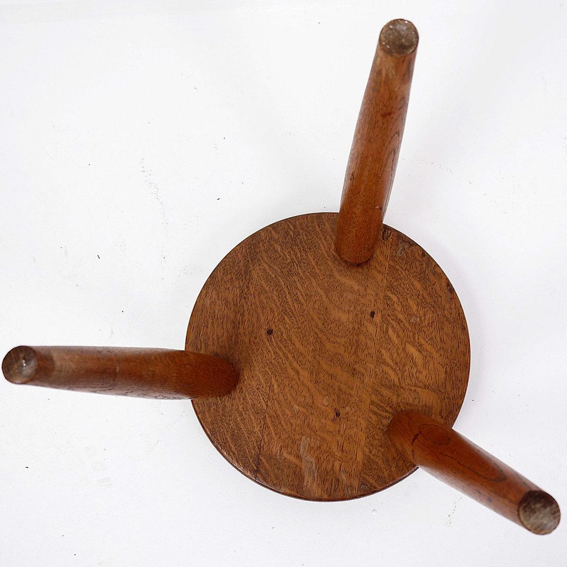 Sgabello treppiede rustico brutalista in Oak - Anni '60 in vendita 1