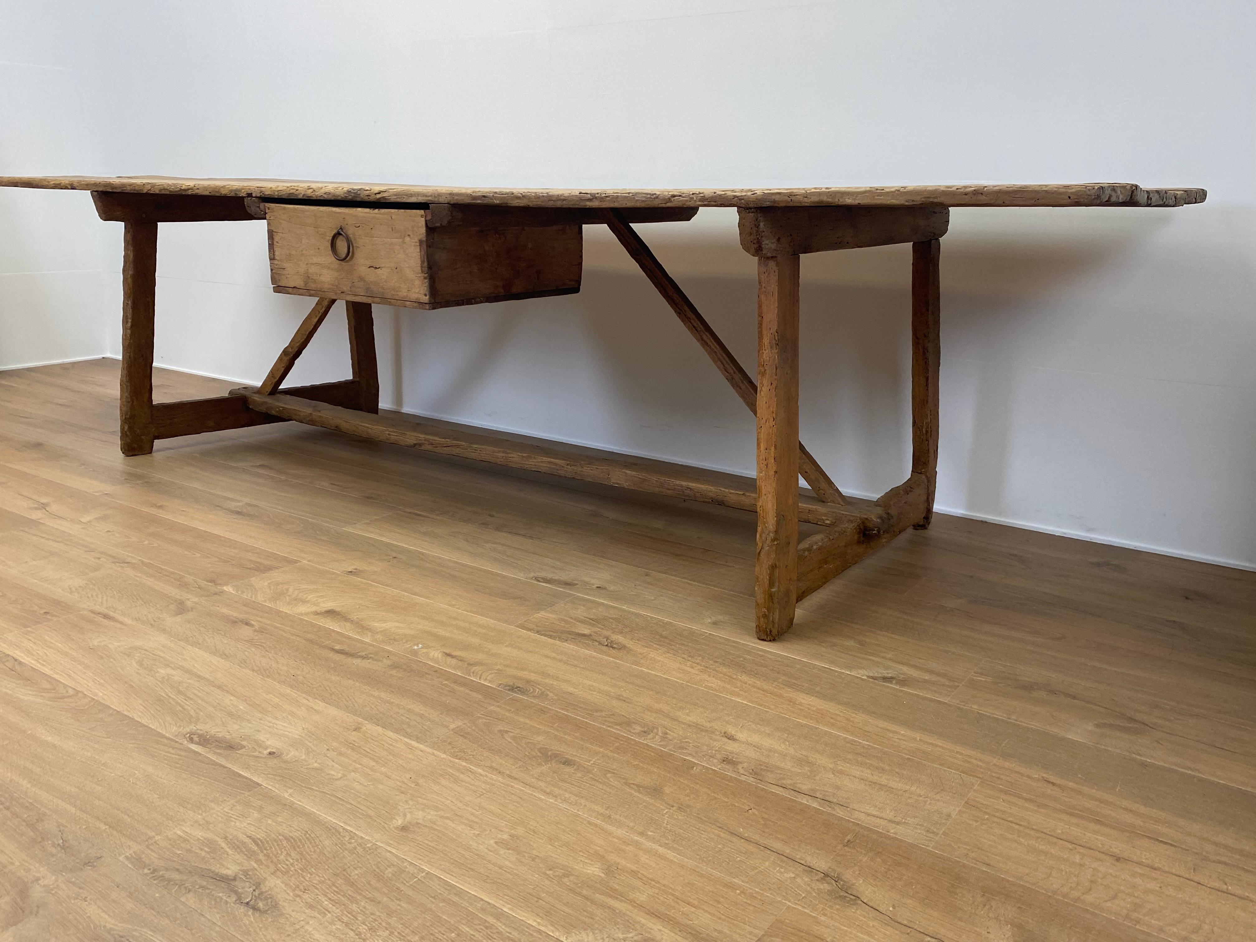 Brutalist, Rustic Spanish Farm Table In Good Condition For Sale In Schellebelle, BE