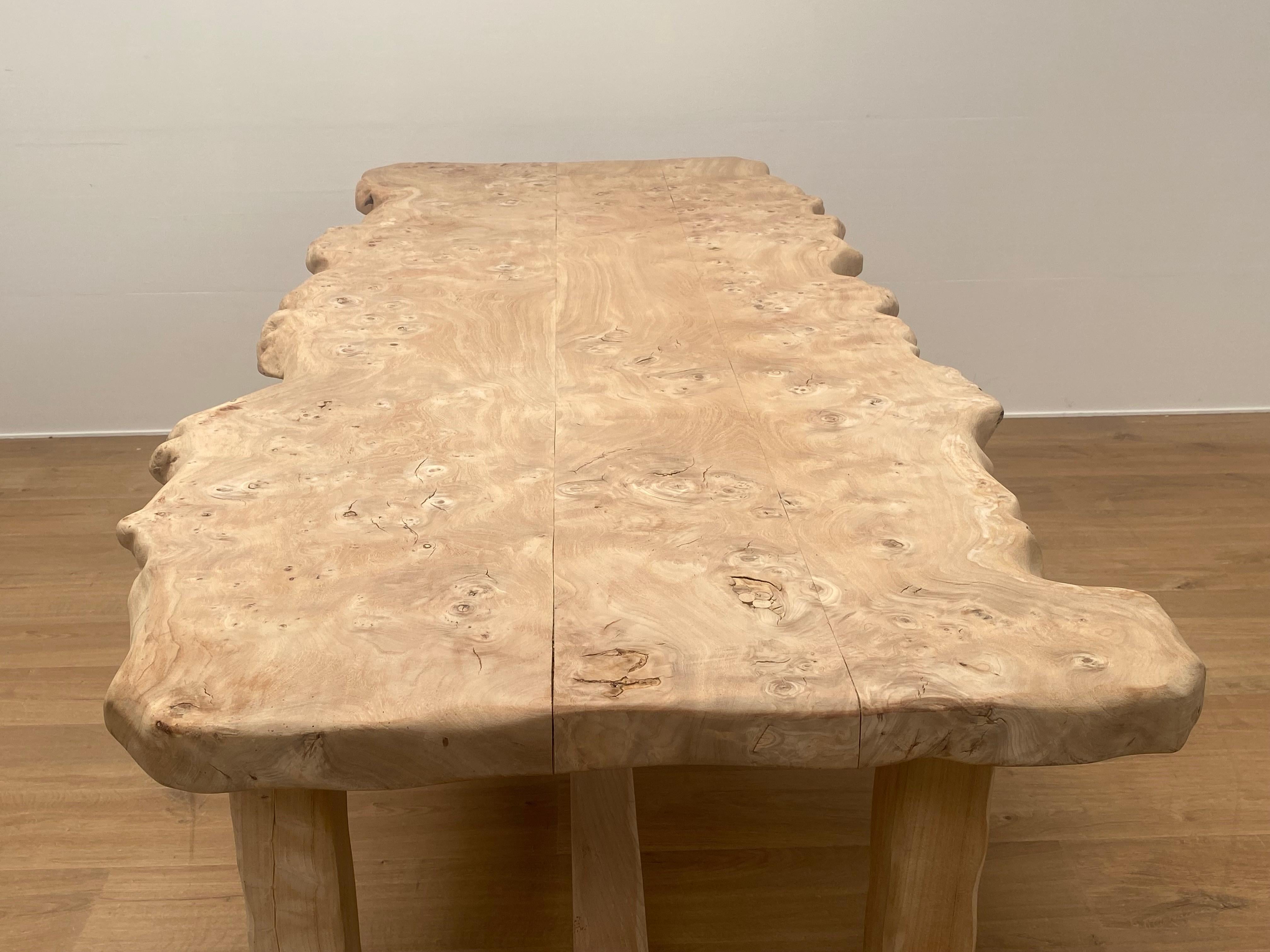Table en bois brutaliste et rustique en vente 12
