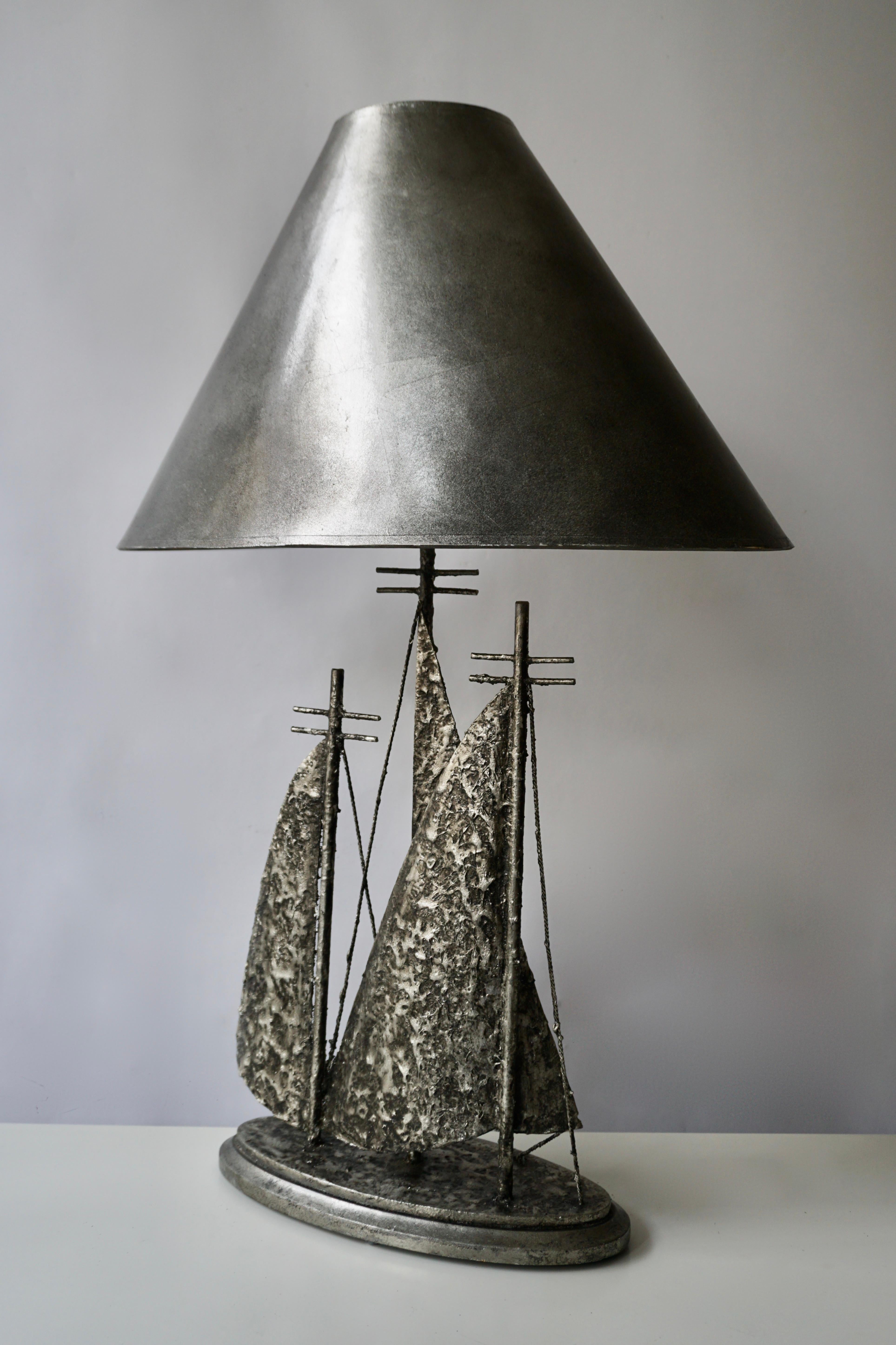 boat shaped lamp