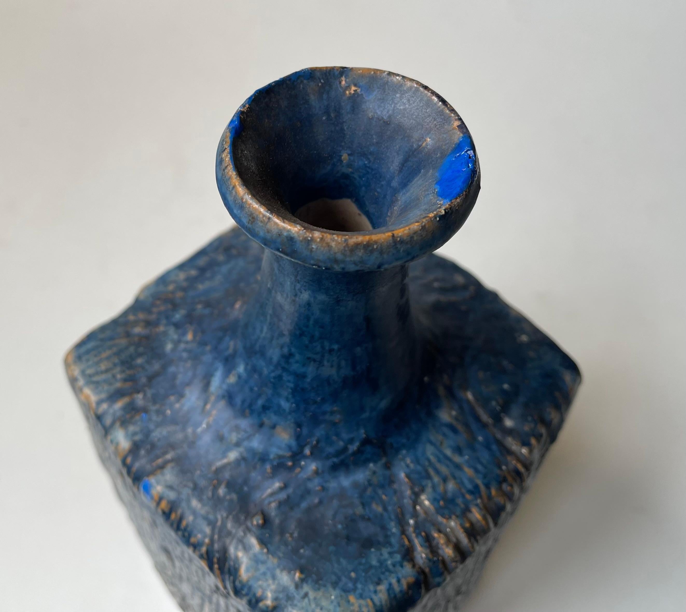 Brutalist Scandinavian Blue Stoneware Vase in the style of Annikki Hovisaari For Sale 3