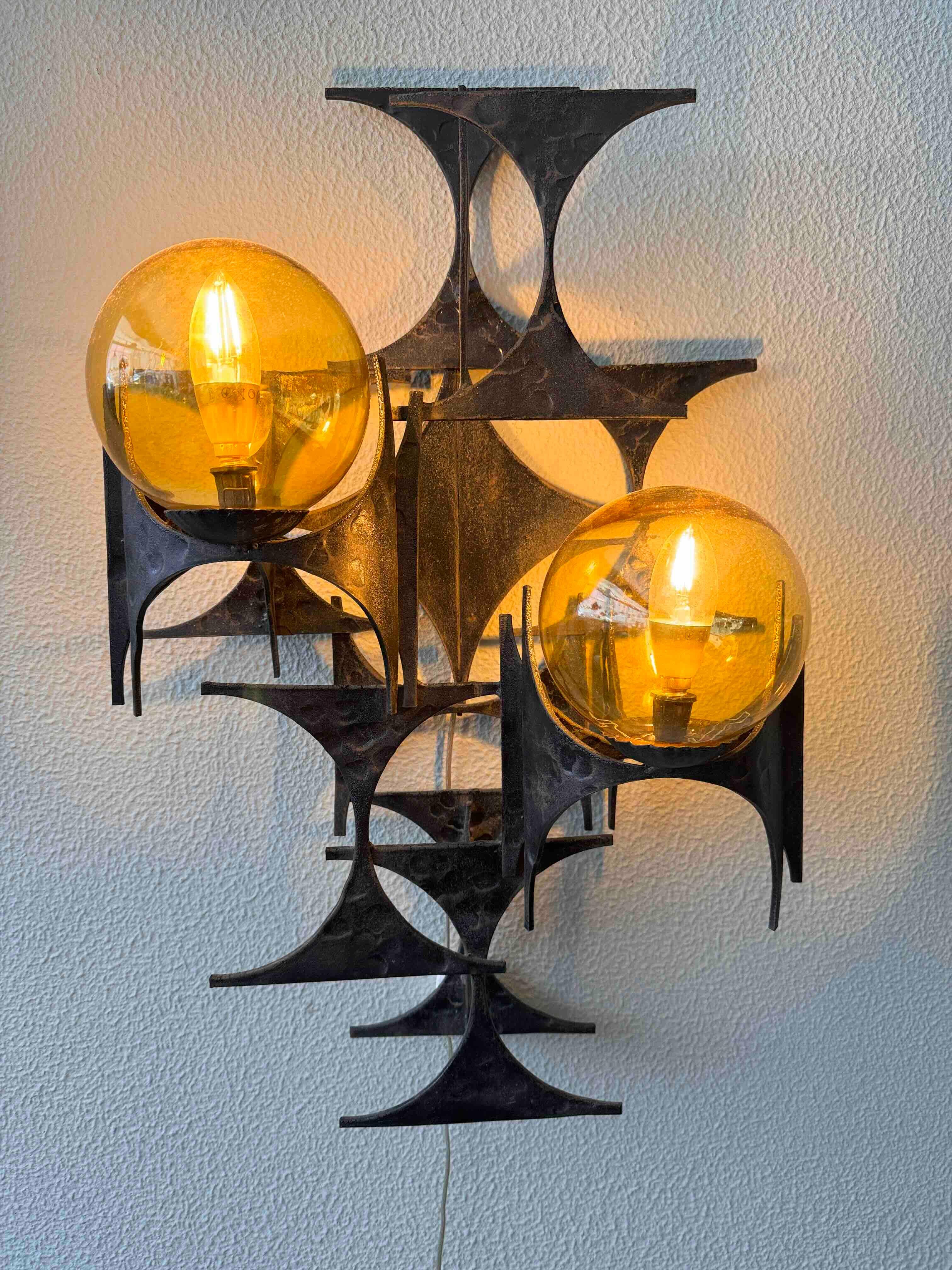 Américain Applique brutaliste de Marc Weinstein, États-Unis, années 1960 en vente