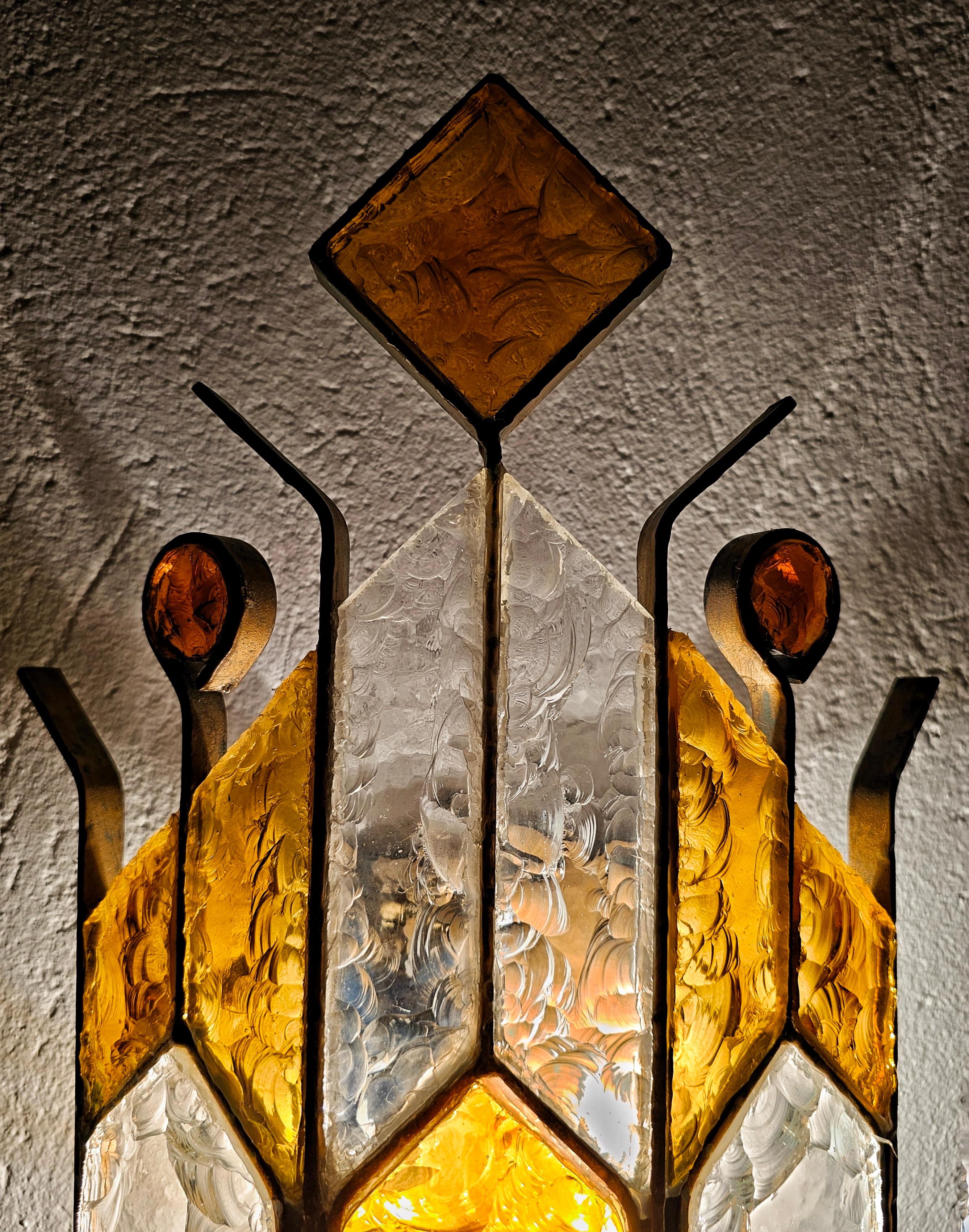 Late 20th Century Brutalist Sconce in hammered glass by Biancardi and Jordan Arte, Italy 1970s For Sale