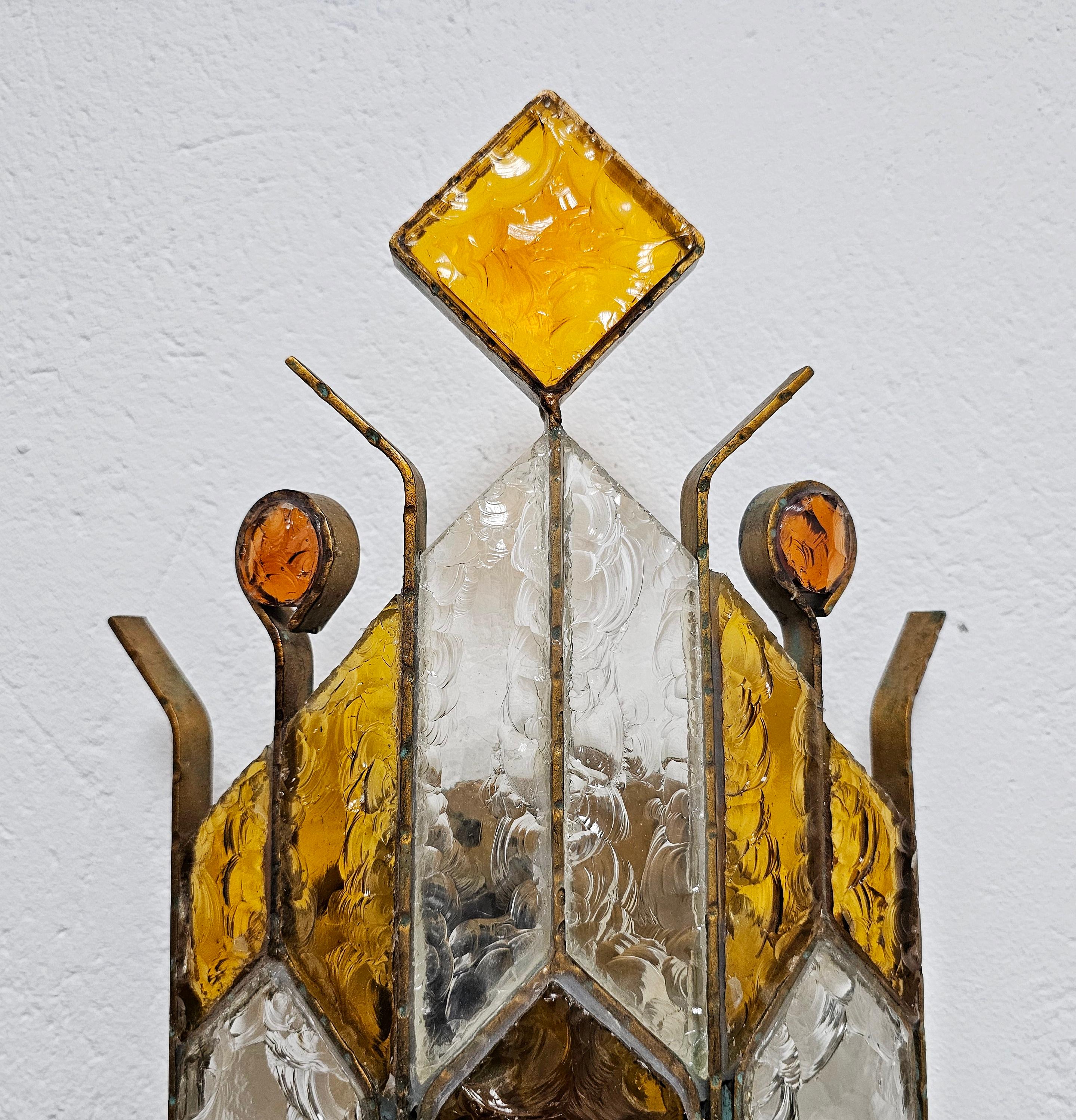 Brass Brutalist Sconce in hammered glass by Biancardi and Jordan Arte, Italy 1970s For Sale