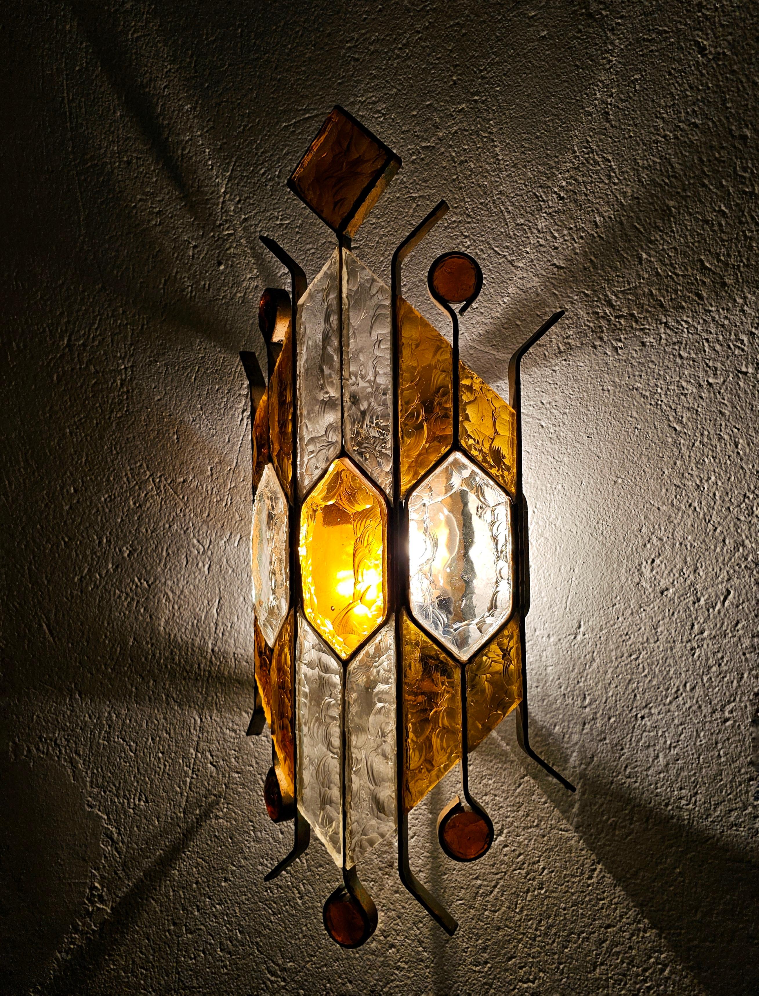 Brutalist Sconce in hammered glass by Biancardi and Jordan Arte, Italy 1970s For Sale 1
