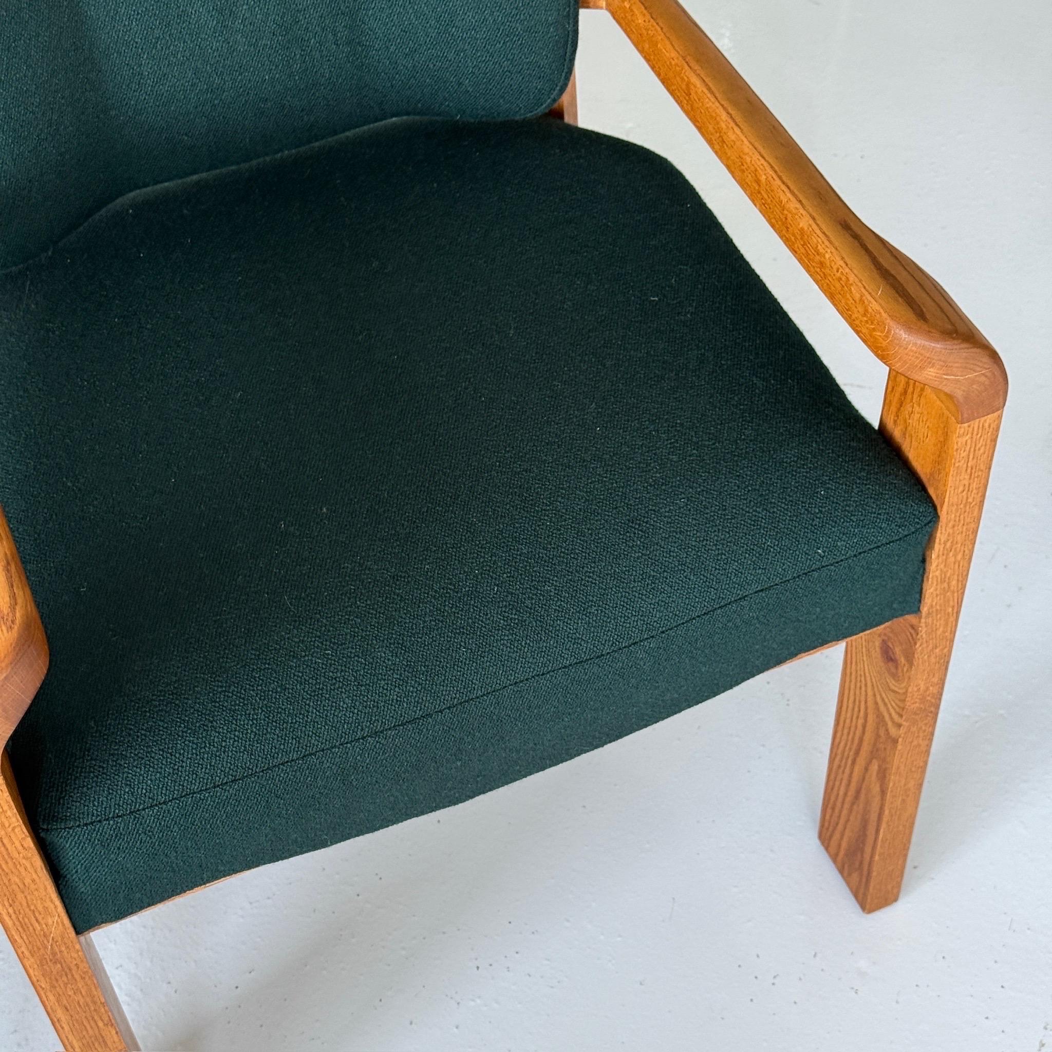 Brutalistische skulpturale Esszimmerstühle von Lou Hodges für Generation 80 (Stoff) im Angebot