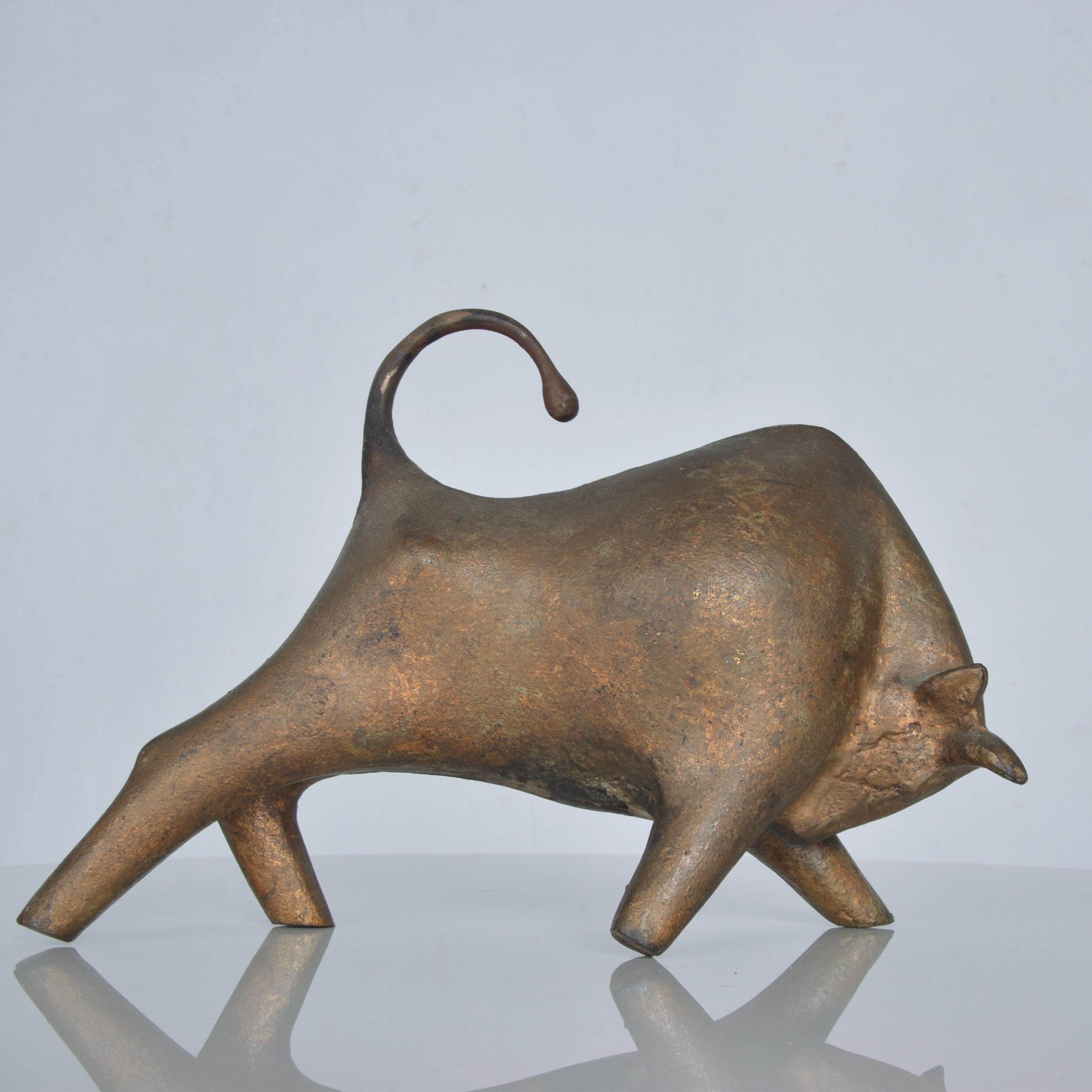 Beautiful sculptural cast iron charging bull midcentury modernism, Japan, 1960s
Brutalist / modernist sculpture of a charging bull in the style of Miyazawa Kanae.
Patinated surface with gold leaf details
Original vintage patinated piece