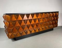 Brutalistische skulpturale Diamantfront und Seitenkommode, Kommode,Credenza,,FAUX TORTOISE