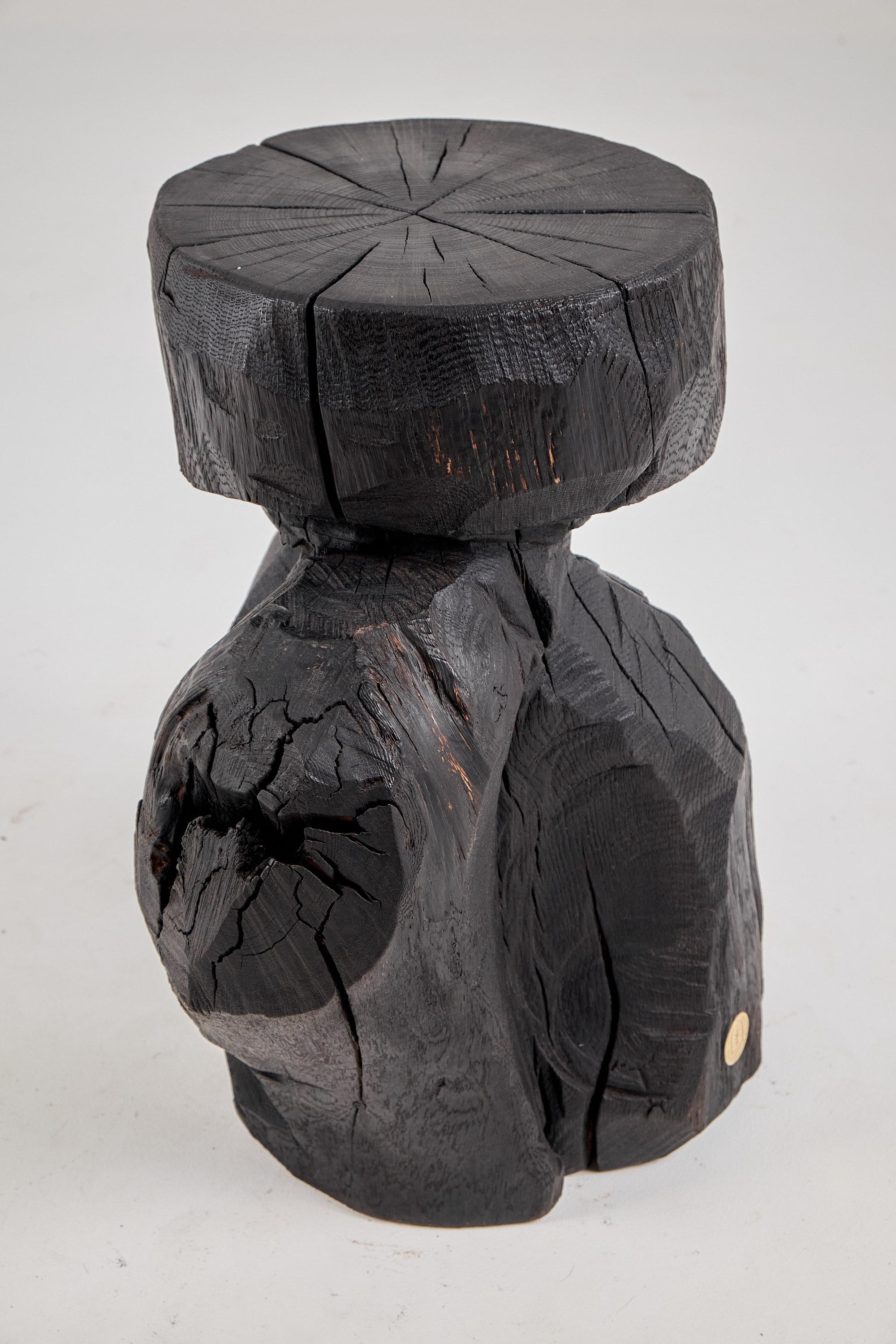 Brutalistischer skulpturaler Beistelltisch, massives gebranntes Oak Wood,  Einzigartig 1/1, Jownik im Angebot 7