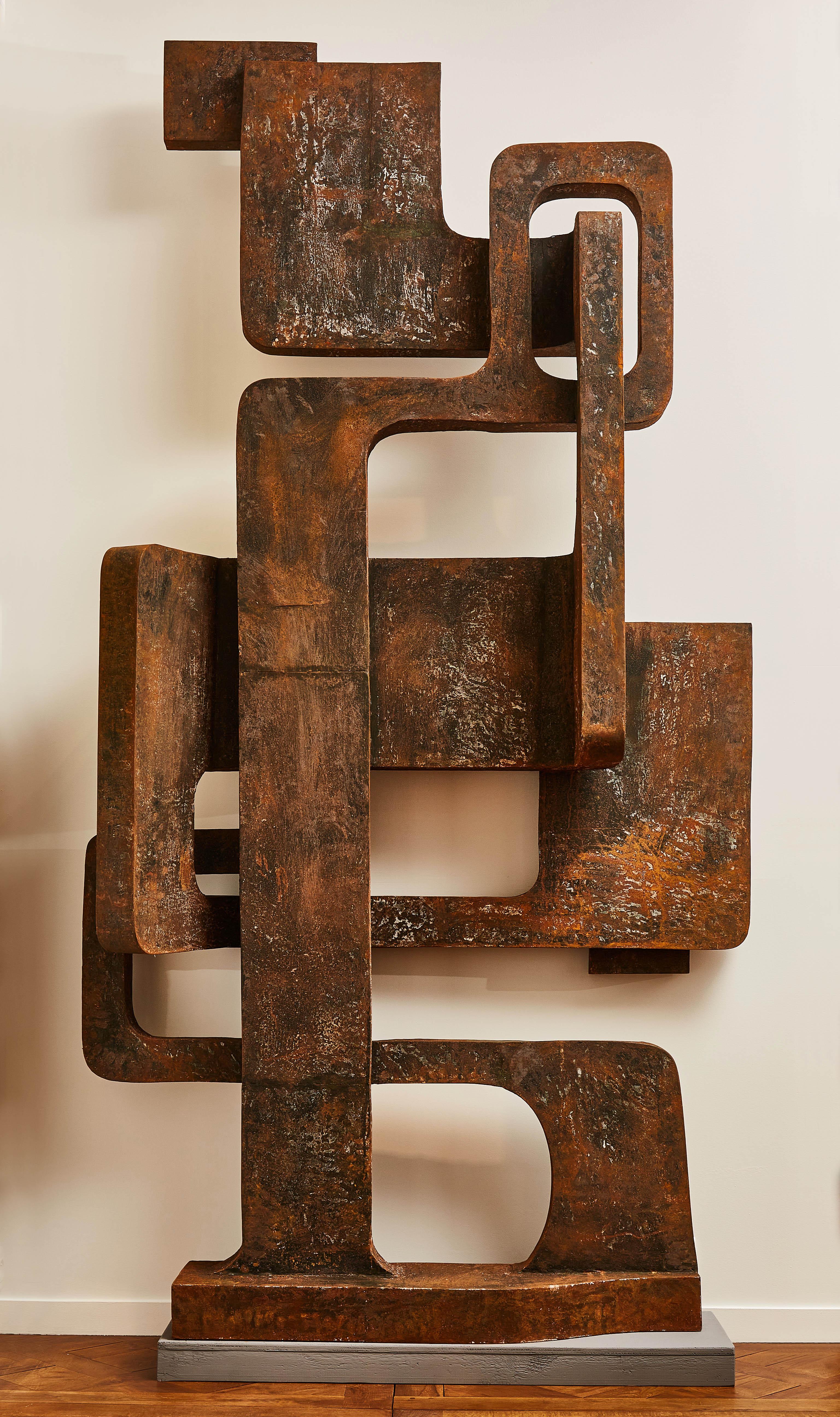Vintage brutalist sculpture in metal. Signed piece by Tagashi, 1968.
(Pair available).