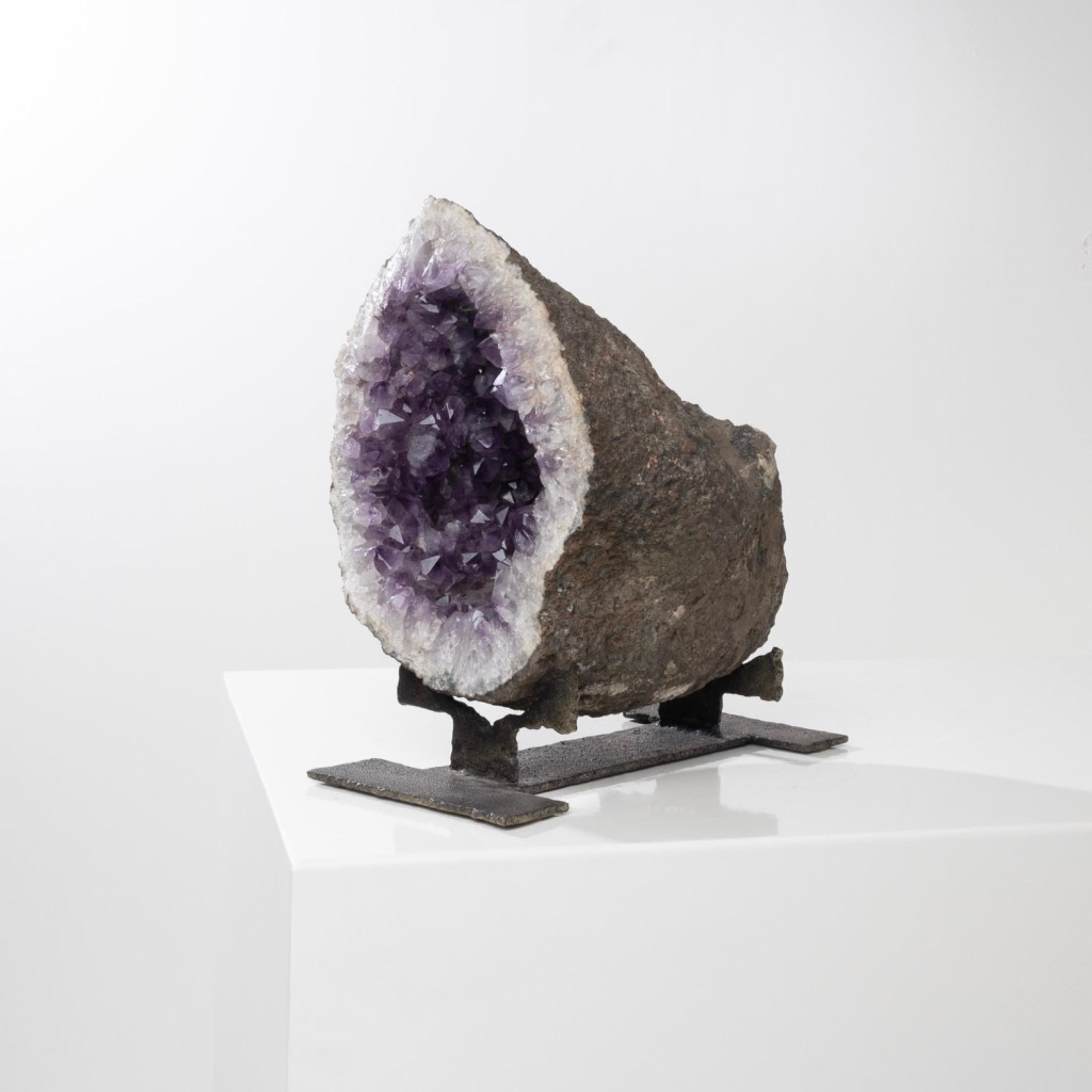 Belgian Brutalist sculpture bearing an amethyst geode by Pia Manu For Sale