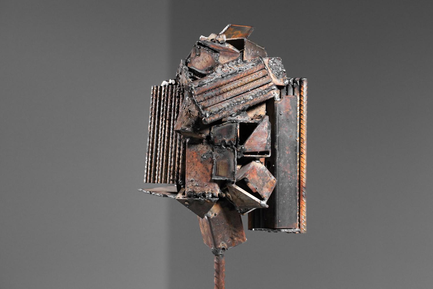 Brutalist sculpture by artist Donna in steel For Sale 1