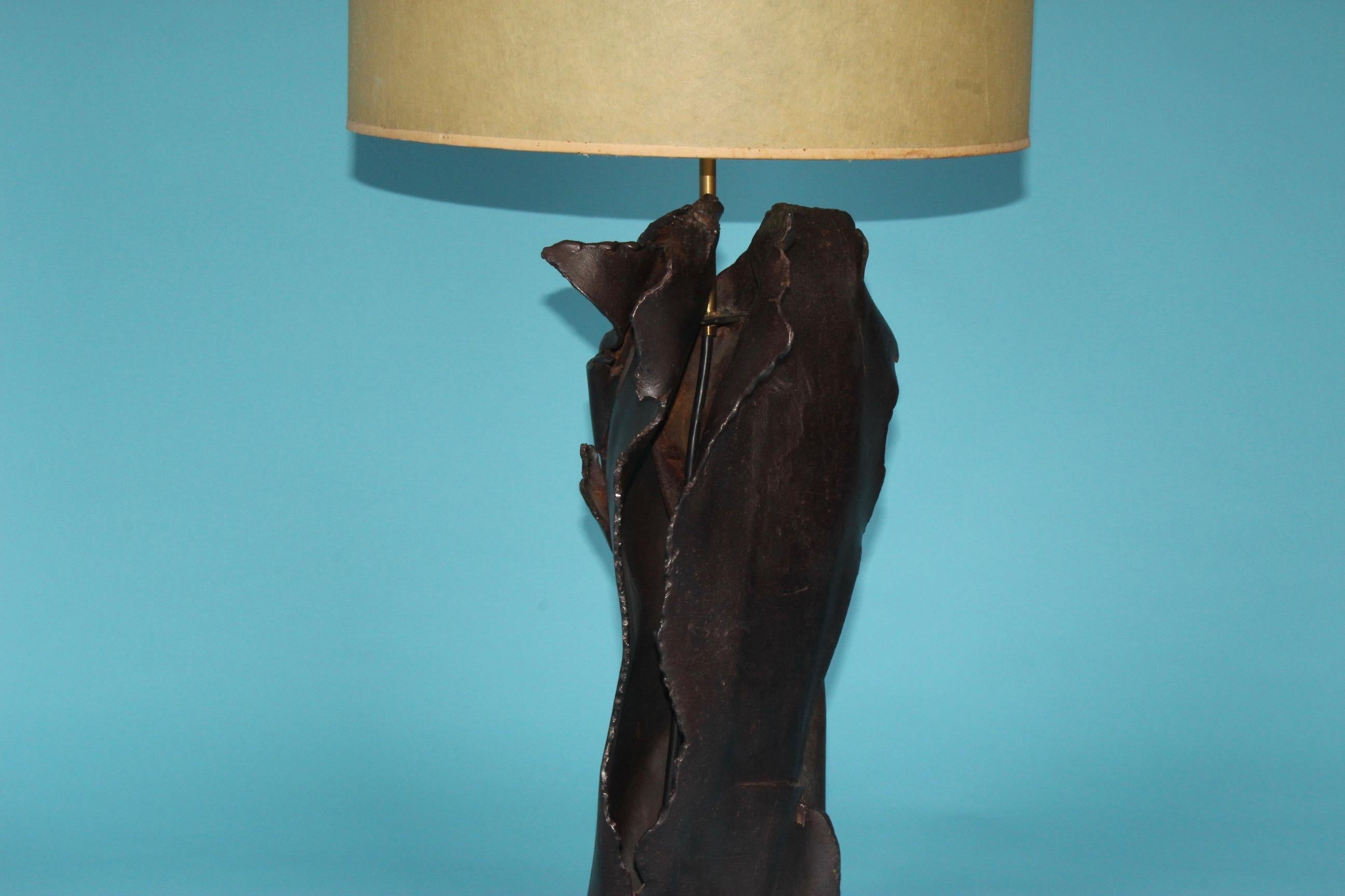 Brutalistische Skulptur-Tischlampe im Angebot 1