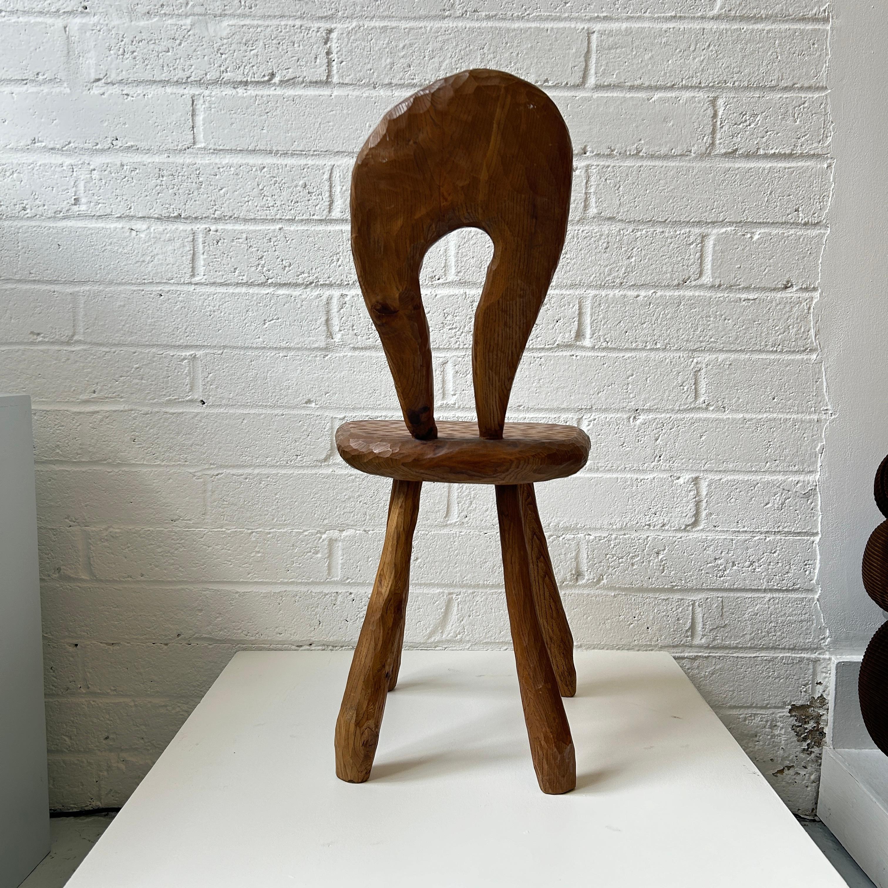 Français Chaises sculptées brutalistes en vente