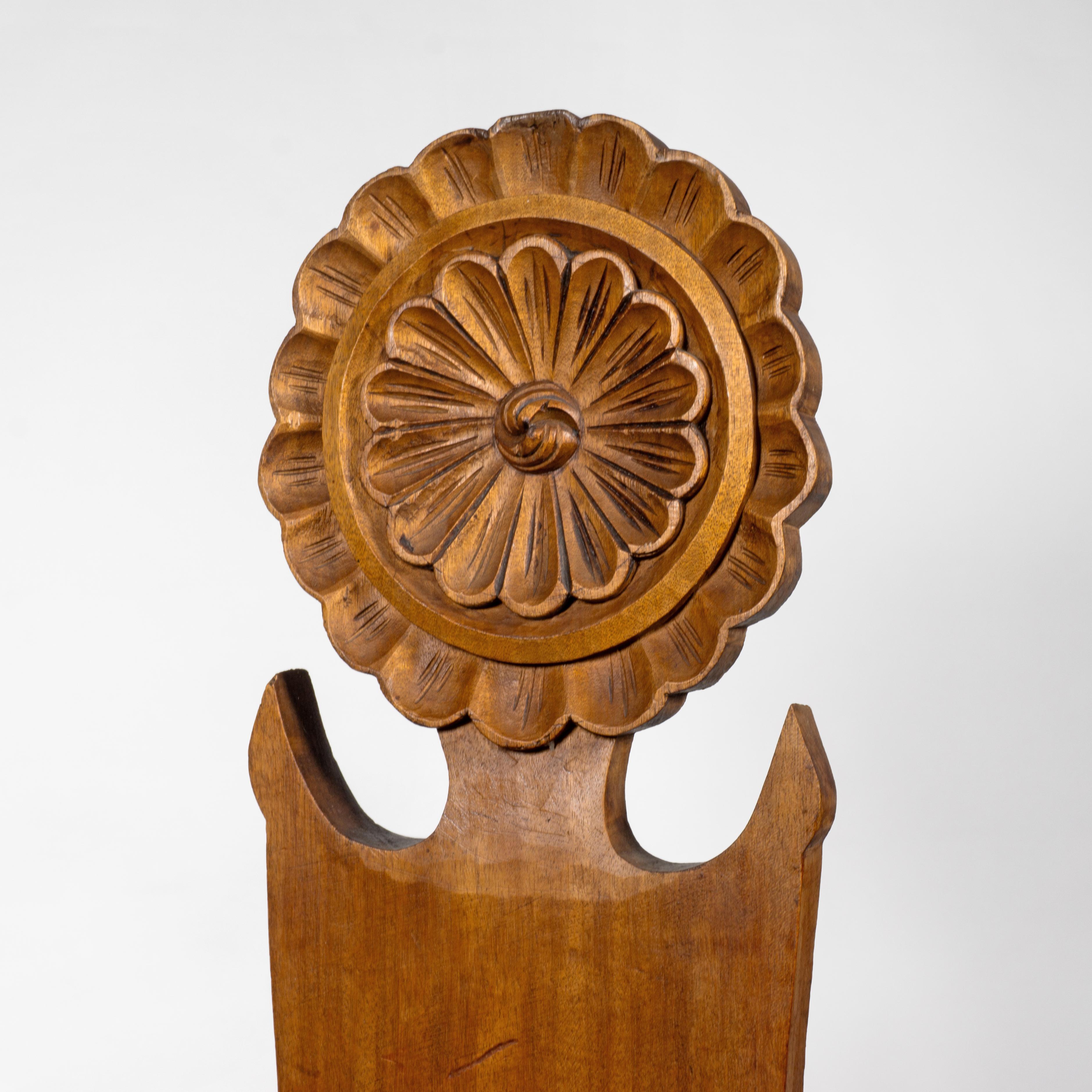 Silla Brutalista Esculpida de Madera Maciza con Respaldo Alto, Francia Años 50 en venta 6