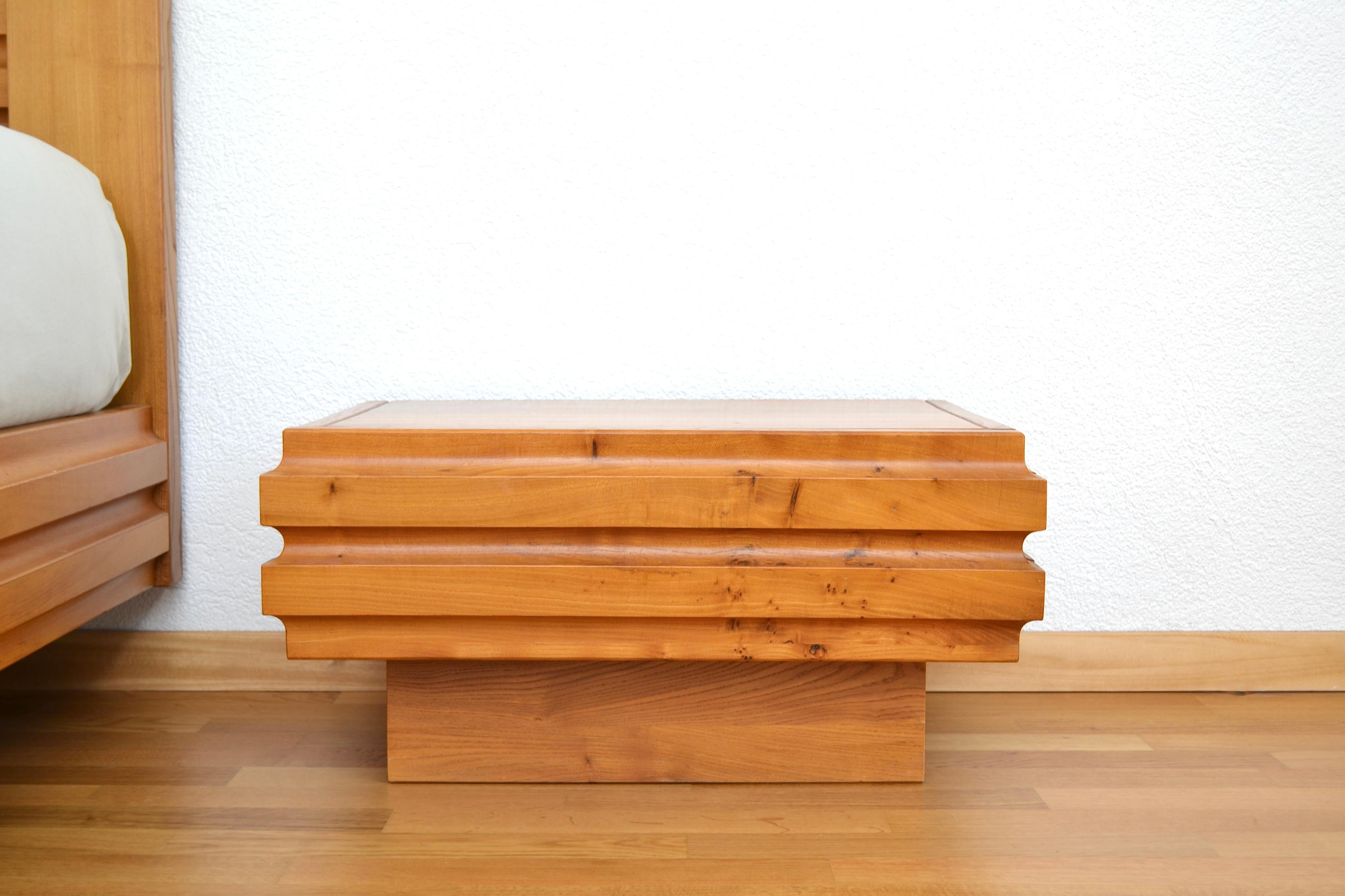 Brutalist set, Bed & 2 nightstands in Elm, Maison Regain, France, 1980's For Sale 3
