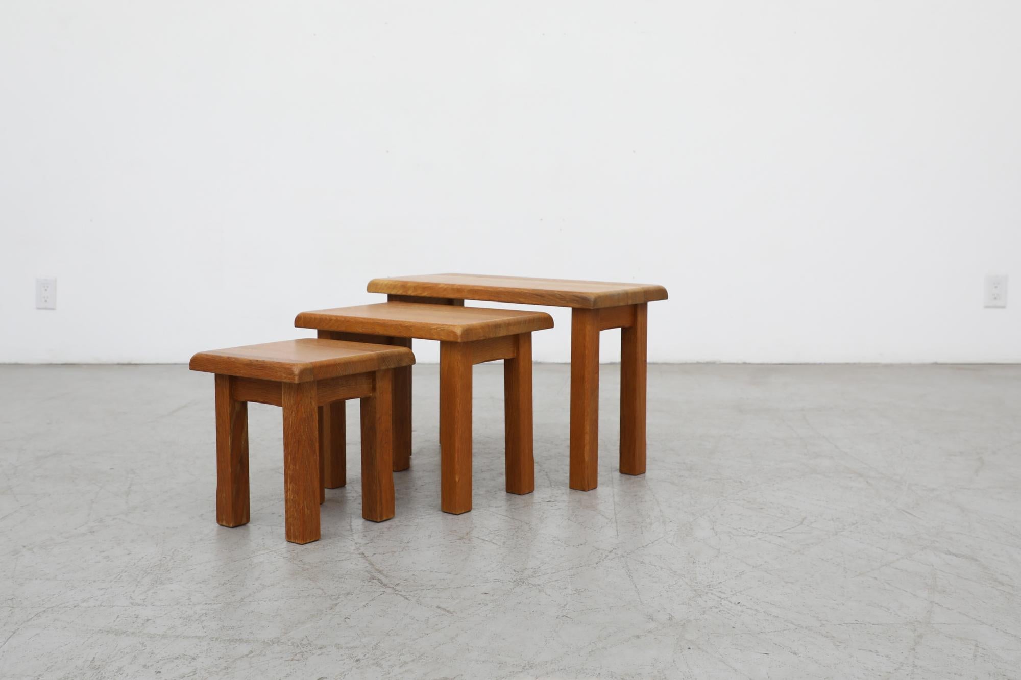 Brutalist Set of 3 Pierre Chapo Inspired Mid-Century Golden Oak Nesting Tables In Good Condition For Sale In Los Angeles, CA